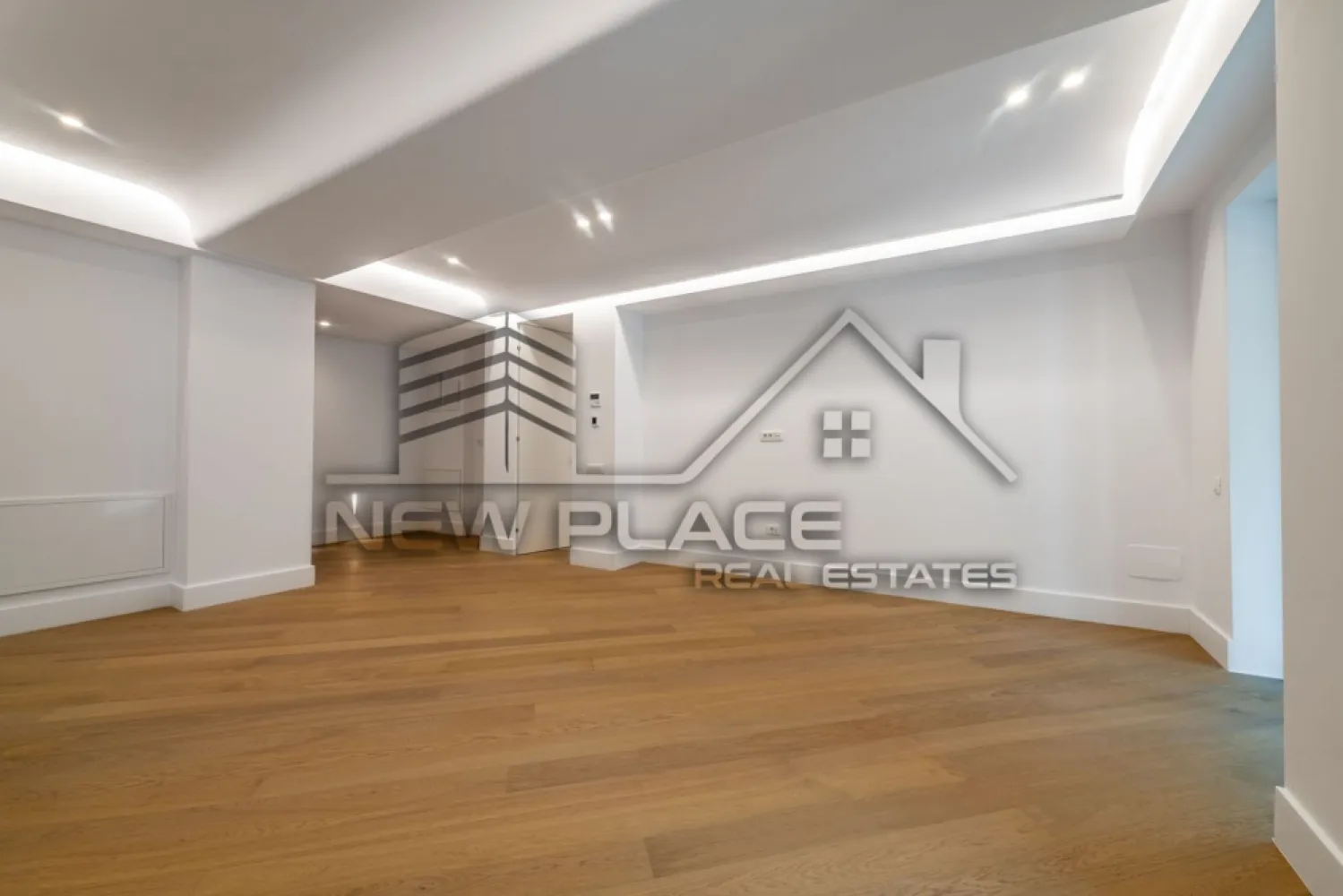 IANCU NICOLAE | Apt exclusivist | 332,630+TVA | Terasa 12.6 |Ultra Lux - New Place Real Estate Company va propune spre vanzare un apartament exclusivist situat intr un complex rezidential premium, localizat in zona de Nord a capitalei - Iancu Nicolae.

Apartamentul este situat la Etajul 4, are o suprafata construita de 107.30 mp si o suprafata utila totala de 88.50 mp, fiind compus din: living cu bucatarie si dining de 26.10 mp, dormitor matrimonial de 17.70 mp cu baie proprie de 5.20 mp, dormitor secundar de 12.90 mp, baie de serviciu de 4.00 mp, un hol de 5.80 mp si inca unul de 4.20 mp, precum si o terasa de 12.60 mp.

Ansamblul rezidential din care face parte apartamentul propune un concept de locuire exclusivist caracterizat prin finisaje si dotari high-end adaptate trendurilor pietei imobiliare din marile capitale ale lumii.

Conceptul de modern living inseamna sa te bucuri cat mai mult de timpul tau liber. Iar acest lucru incepe acasa. Pentru aceasta viziune ansamblul ia in calcul fiecare parametru al unui stil de viata exclusivist, de la finisajele si dotarile high-end pana la locatie si arhitectura.

Finisaje și dotari
- Fatada ventilata cu placi ceramice Florim
- Tamplarie din aluminiu Schuco cu geam tripan
- Climatizare LG cu control individual a temperaturii
- Usi de acces cu sistem de siguranta
- Control acces cu sistem videointerfon
- Usi interioare tip Filomuro
- Parchet din lemn cu incalzire in pardoseala
- Placari ceramice Florim
- Obiecte sanitare Daniel Rubinetterie
- Incalzire centralizata cu contorizare individuala
- Parcare subterana pe 3 niveluri
- Gradini si spatii verzi

Pentru mai multe detalii sau oferte similare, nu ezitati sa ne contactati.

Aceasta oferta apartine New Place Real Estate Company.