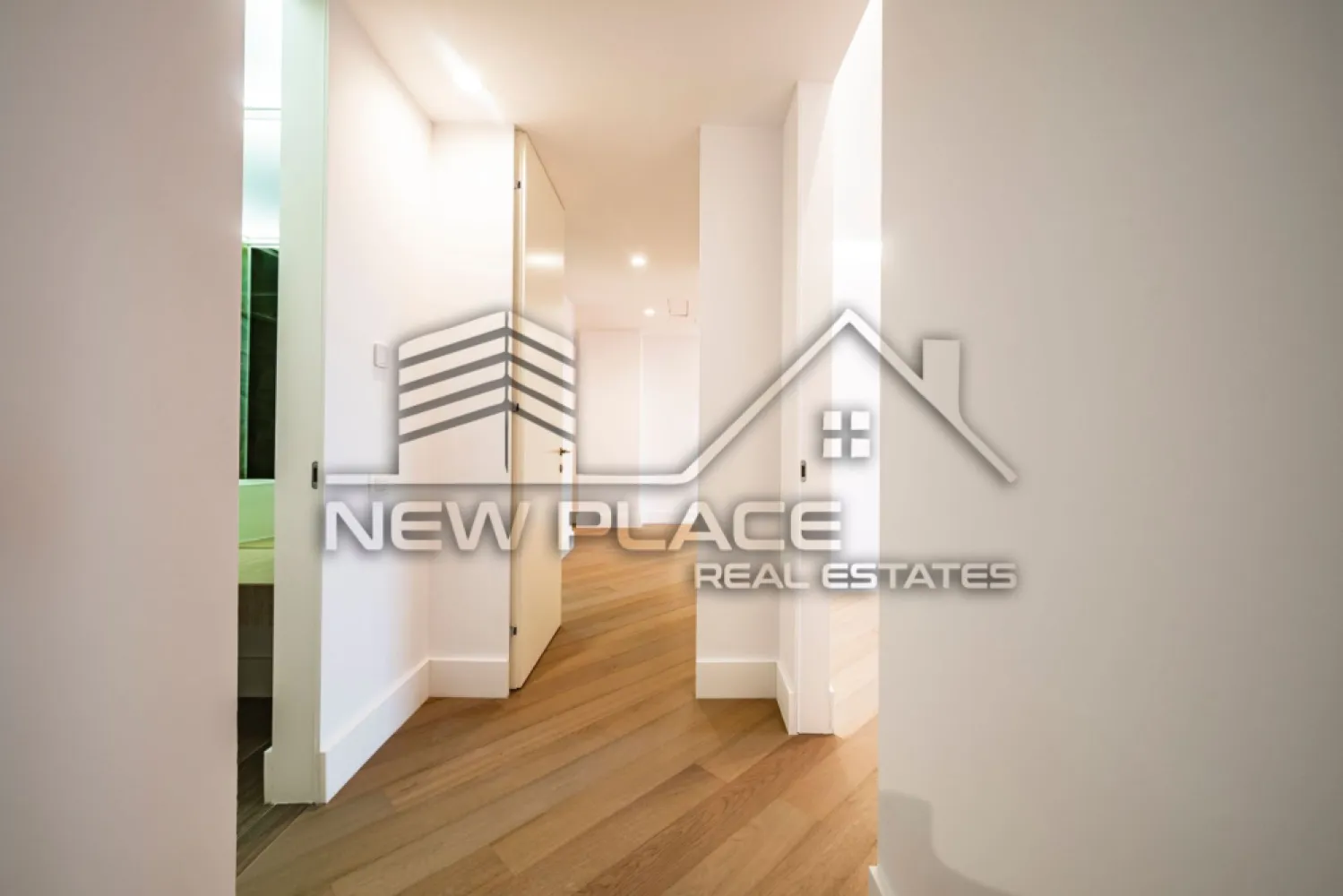IANCU NICOLAE|Apt exclusivist|330,000+TVA|Terasa de 39.5 mp|Ultra Lux - New Place Real Estate Company va propune spre vanzare un apartament exclusivist situat intr un complex rezidential premium, localizat in zona de Nord a capitalei - Iancu Nicolae.

Apartamentul este situat la Etajul 6, are o suprafata construita de 140.00 mp si o suprafata utila totala de 119.10 mp, fiind compus din: living cu bucatarie si dining de 29.60 mp, dormitor matrimonial de 17.90 mp cu baie proprie de 3.70 mp, dormitor secundar de 13.50 mp, baie de serviciu de 6.20 mp, un hol de 8.70 mp si o terasa de 39.50 mp.

Ansamblul rezidential din care face parte apartamentul propune un concept de locuire exclusivist caracterizat prin finisaje si dotari high-end adaptate trendurilor pietei imobiliare din marile capitale ale lumii.

Conceptul de modern living inseamna sa te bucuri cat mai mult de timpul tau liber. Iar acest lucru incepe acasa. Pentru aceasta viziune ansamblul ia in calcul fiecare parametru al unui stil de viata exclusivist, de la finisajele si dotarile high-end pana la locatie si arhitectura.

Finisaje și dotari
- Fatada ventilata cu placi ceramice Florim
- Tamplarie din aluminiu Schuco cu geam tripan
- Climatizare LG cu control individual a temperaturii
- Usi de acces cu sistem de siguranta
- Control acces cu sistem videointerfon
- Usi interioare tip Filomuro
- Parchet din lemn cu incalzire in pardoseala
- Placari ceramice Florim
- Obiecte sanitare Daniel Rubinetterie
- Incalzire centralizata cu contorizare individuala
- Parcare subterana pe 3 niveluri
- Gradini si spatii verzi

Forma de achizitie este cesiunea de contract. Se achita catre actualul proprietar suma de 170,000 Eur + TVA plus contravaloarea cesiunii in suma de 160,000 Eur.

Separat se poate achizitiona un loc de parcare la pretul de 25,000 Eur + TVA la Subsol -1 sau 18,000 Eur + TVA la Subsol -2.

Pentru mai multe detalii sau oferte similare, nu ezitati sa ne contactati.

Aceasta oferta apartine New Place Real Estate Company.