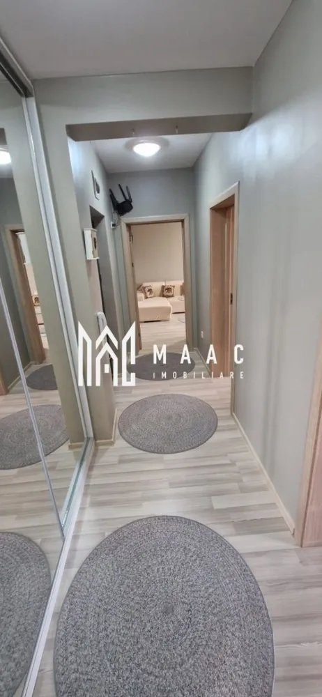 Apartament 3 Camere I Loc de parcare I Etaj 2 I Selimbar - Se oferă spre vânzare un apartament cu 3 camere, situat în Șelimbăr, într-o zonă liniștită, cu acces facil către punctele de interes din Sibiu. Proprietatea este foarte bine întreținută, fiind ideală pentru o familie. Caracteristici principale: Apartament cu 3 camere Living cu bucătărie open space Două dormitoare Balcon generos, ideal pentru relaxare Loc de parcare privat inclus în preț Compartimentare practică, spații luminoase Avantaje zonă: Magazine și supermarketuri la câteva minute Școală și grădiniță în apropiere Loc de joacă pentru copii în zonă Loc de parcare Acces rapid către Sibiu și principalele artere Această proprietate este ideală pentru cei care își doresc confort, liniște și acces rapid la toate facilitățile necesare vieții de zi cu zi. Pentru mai multe detalii precizati telefonic ca ati vazut anuntul cu:ID: CP2897615 }}