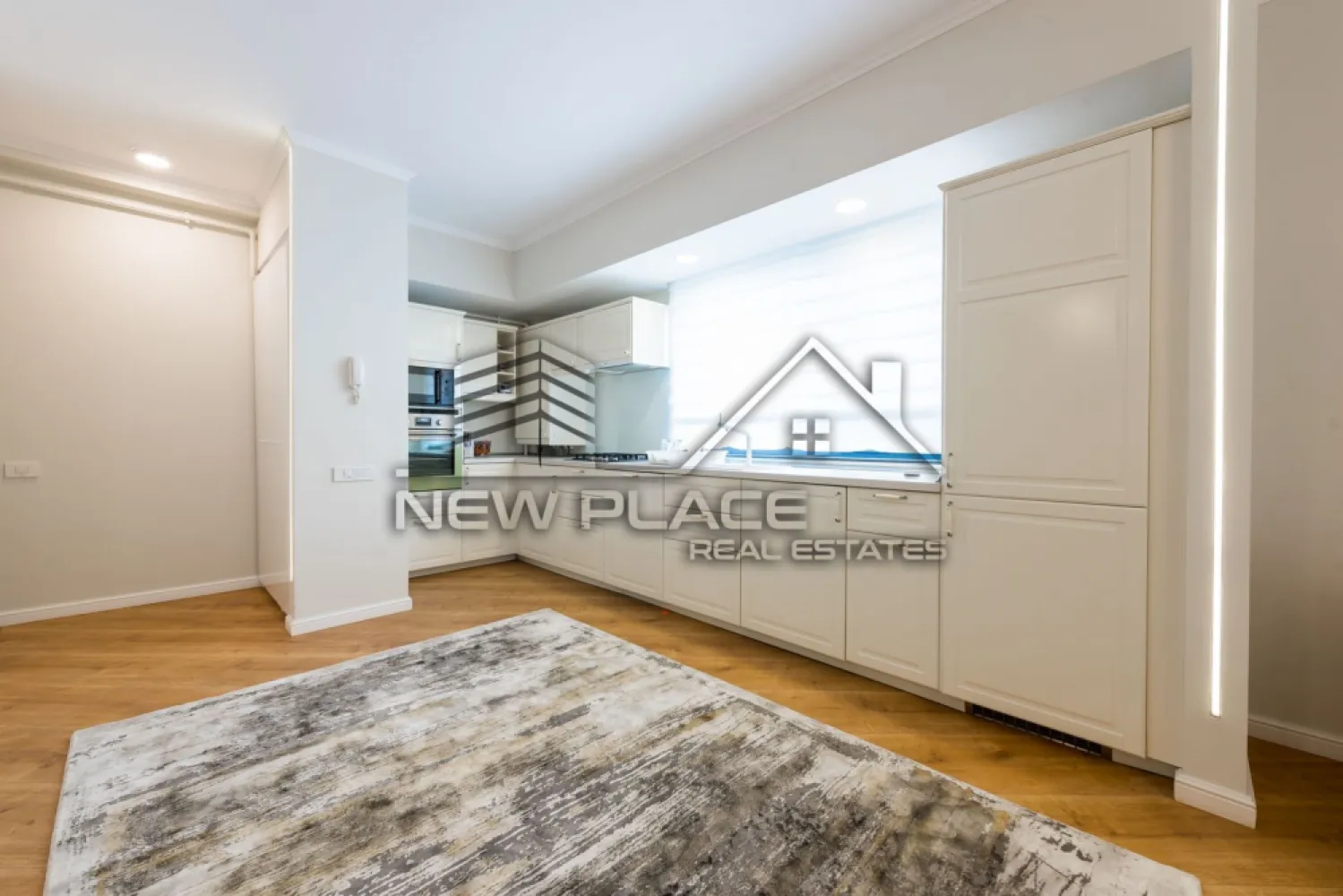4City North | Apartament exclusivist | Vedere curtea interioara | LUX - New Place Real Estate Company va propune spre vanzare un apartament exclusivist intr-un ansamblu rezidential nou - 4City North, cu o arhitectura moderna si eleganta, cu spatii verzi si gradina privata situate intr o curte interioara splendida, extrem de generoasa si sigura.

Apartamentul este situat la Etajul 1, are o suprafata construita de 110 mp si o suprafata utila totala de 87.92 mp, fiind compus din: living spatios - cald din punct de vedere al cromaticii cu suprafata de 22.74 mp, bucatarie - complet utilata si mobilata cu electrocasnice de ultima generatie cu suprafata de 8.29 mp, 2 dormitoare cu suprafete de 18.29 mp respectiv 13.30 mp (dintre care unul este matrimonial), 2 bai moderne cu suprafate de 4.02 mp respectv 3.63 mp, 2 holuri cu suprafete de 9.73 mp respectiv 3.15 mp si un balcon cu vedere catre curtea interioara cu suprafata de 4.77 mp.

Separat se poate achizitiona si un loc de parcare disponibil in parcarea subterana a Ansamblului la pretul de 10,000 Eur.

Alte detalii: finisaje de calitate, centrala termica proprie, aer conditionat in fiecare camera, consumul de energie electrica, gaze, apa/canalizare este contorizat individual per apartament, exista retea de cablu TV/ internet, interfon, monitorizare video si paza 24/7.

Ansamblul 4City dispune de o localizare excelenta, fiind situat in Nordul Bucurestiului - Pipera, la cativa pasi de Lacul Saulei, in inima cartierului de business, intr-o zona linistita si sigura, cu acces direct la mall, benzinarii, gym, restaurant, scoli si gradinite.

Pentru mai multe detalii sau oferte similare, nu ezitati sa ne contactati.

Aceasta oferta apartine New Place Real Estate Company.