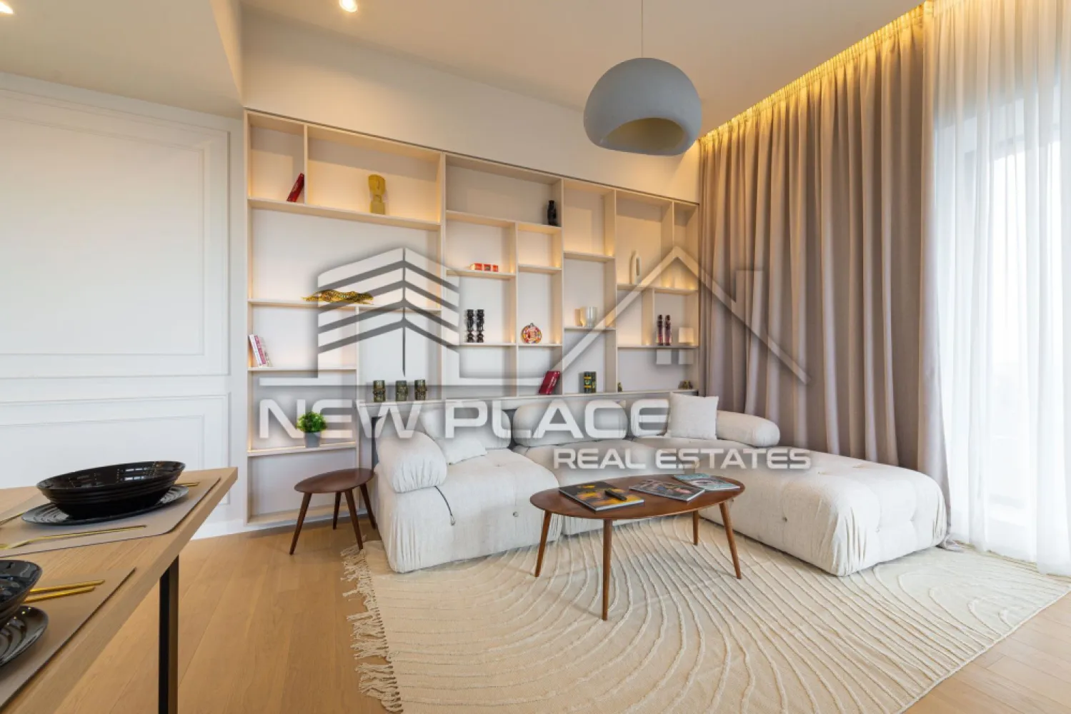 One Verdi Park | Apartament unicat | 450,000+TVA | View liber | Lux - New Place Real Estate Company va propune spre vanzare un apartament deosebit, situat intr-un imobil rezidential din zona Floreasca - One Verdi Park.

Apartamentul este situat la Etajul 9, are o suprafata utila totala de 87.00 mp si este compus din: living de 20.20 mp, bucatarie open space de 6.20 mp, un dormitor matrimonial de 16.00 mp, cu o baie proprie de 4.50 mp, un dormitor secundar de 12.00 mp, o baie de serviciu de 4.50 mp, un hol de 15,60 mp si balcon de 8.00 mp.

Separat se poate achizitiona si un loc de parcare disponibil in parcarea subterana a Ansamblului la pretul de 25,000 Eur + TVA.

Amplasat in partea de Nord a Bucurestiului, la doar cativa pasi distanta fata de parcul cu acelasi nume, One Verdi Park este format din doua dintre cele mai inalte turnuri rezidentiale din Bucuresti, ce au o vedere panoramica atat asupra Lacului Tei, cat si asupra Lacului Floreasca.

Atat apartamentul cat si spatiile comune ale intregului imobil beneficiaza de finisaje de calitate superioara de lux.

Pentru mai multe detalii, nu ezitati sa ne contactati.

Aceasta oferta apartine New Place Real Estate Company.