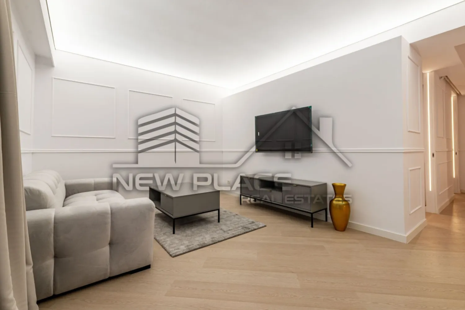 CORTINA NORTH|Apartament exclusivist| 300,000+TVA |Terasa de 30 mp|LUX - New Place Real Estate Company va propune spre vanzare un apartament situat intr-un complex rezidential exclusivist din zona Aviatiei-Pipera si anume CORTINA NORTH. Cu o amplasare de exceptie in Nordul capitalei, acest ansamblu este unul grandios, cu caracteristici unice imbinate pentru un stil de viata complet, confortabil si activ!

Apartamentul este situat la Etajul 2, are o suprafata construita de 124.73 mp si suprafata utila totala de 101.38 mp, are orientare spre Est, fiind compus din living de 18,48 mp, bucatarie inchisa de 9,60 mp, un dormitor matrimonial de 14,29 mp cu baie proprie de 5,52 mp, un al doilea dormitor de 12,52 mp - care este transformat in dressing, baie de serviciu de 3,20 mp, hol de 8,44 mp si o terasa de 29,33 mp.

Separat se poate achizitiona si un loc de parcare situat la subteranul imobilului la pretul de 15,000 Eur + TVA.

Ansamblul Cortina North completeaza stilul de viata activ, sanatos si securizat cu o gama variata de facilitati: centru fitness, bazin de inot, peste 1,5 km pista de alergare, calitatea aerului data de peste 10,000 mp de spatii verzi, galerii comerciale dedicate, parcari private subterane si supraterane si acces controlat.

FINISAJE:
- Fatada ventilata;
- Tamplarie PVC Schuco cu geam tripan termoizolant;
- Ceramica Porcelanosa;
- Obiecte sanitare Daniel Rubinetterie;
- Parchet calitate superioara;
- Usi de intrare securizate Pinum;
- Usi interioare Filomuro.

DOTARI:
- Centrala termica Ariston individuala cu gaz;
- Aer conditionat tip multisplit;
- Videointerfon;
- Utilitati „ready to use” (racorduri individuale la gaze, curent electric, apa curenta);
- Aparatura electrica si cablaje pregatite pentru conexiunea TV si internet;
- Ascensoare – Cate doua pe fiecare tronson.

Pentru mai multe detalii sau oferte similare, nu ezitati sa ne contactati.

Aceasta oferta apartine New Place Real Estate Company
