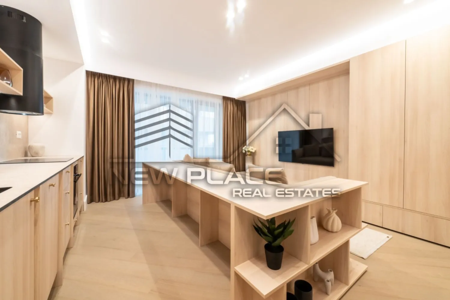 CORTINA 126 | Apt exclusivist | 270,000+TVA | Terasa 40 mp | ULTRA LUX - New Place Real Estate Company va propune spre vanzare un apartament exclusivist situat in Ansamblul residential CORTINA 126, un complex rezidential premium, localizat in zona de Nord a capitalei - Iancu Nicolae.

Apartamentul este situat la Etajul 5, are o suprafata utila totala de 106.00 mp, fiind compus din: living cu dinning si bucatarie open space de 27.70 mp - bucataria fiind complet utilata si mobilata, un dormitor matrimonial de 15.00 mp si o baie proprie de 4.00 mp, un dormitor secundar de 12.50 mp, baie de serviciu de 4.00 mp, hol de 4.10 mp si o terasa de 39.70 mp.

Apartamentul dispune de un loc de parcare situat la subteranul imobilului care se poate achizitiona separat la pretul de 25,000 Eur + TVA.

CORTINA 126 este un Ansamblu rezidential care propune un concept de locuire exclusivist caracterizat prin finisaje si dotari high-end adaptate trendurilor pietei imobiliare din marile capitale ale lumii.

Conceptul de modern living inseamna sa te bucuri cat mai mult de timpul tau liber. Iar acest lucru incepe acasa. Pentru aceasta viziune Ansamblul Cortina 126 ia in calcul fiecare parametru al unui stil de viata exclusivist, de la finisajele si dotarile high-end pana la locatie si arhitectura.

Finisaje și dotări
- Fatada ventilata cu placi ceramice Florim
- Tamplarie din aluminiu Schuco cu geam tripan
- Climatizare LG cu control individual a temperaturii
- Usi de acces cu sistem de siguranta
- Control acces cu sistem videointerfon
- Usi interioare tip Filomuro
- Parchet din lemn cu incalzire in pardoseala
- Placari ceramice Florim
- Obiecte sanitare Daniel Rubinetterie
- Incalzire centralizata cu contorizare individuala
- Parcare subterana pe 3 niveluri
- Gradini si spatii verzi

Pentru mai multe detalii sau oferte similare, nu ezitati sa ne contactati.

Aceasta oferta apartine New Place Real Estate Company.