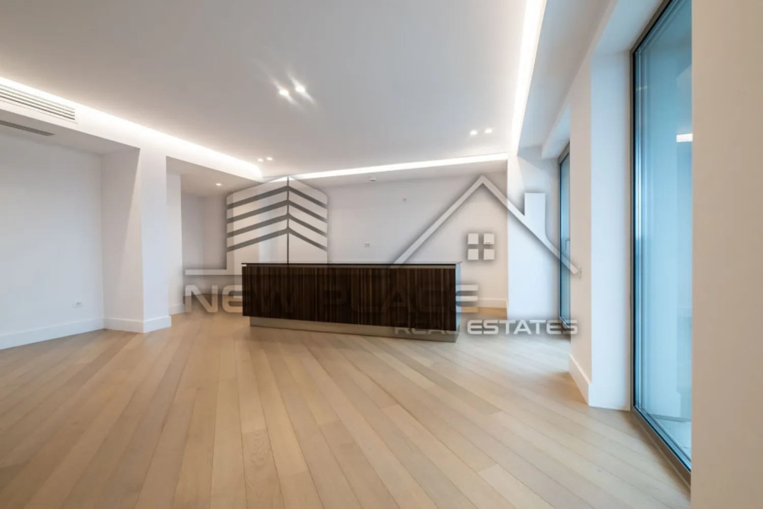 CORTINA 126 | Apt exclusivist | 410,000+TVA | Terasa 20 mp | ULTRA LUX - New Place Real Estate Company va propune spre vanzare un apartament exclusivist situat in Ansamblul residential CORTINA 126, un complex rezidential premium, localizat in zona de Nord a capitalei - Iancu Nicolae.

Apartamentul este situat la Etajul 7, are o suprafata utila totala de 125.90 mp, fiind compus din: living cu dinning si bucatarie open space de 44.60 mp - bucataria fiind complet partial mobilata, un dormitor matrimonial cu zona de dressing de 14.90 mp si o baie proprie de 3.80 mp, un dormitor secundar de 14.50 mp, baie de serviciu de 3.50 mp, un birou de 10.30 mp, hol de 13.50 mp si o terasa de 20.80 mp.

Separat se poate achizitiona un loc de parcare la pretul de 25,000 Eur + TVA la Subsol -1 sau 18,000 Eur + TVA la Subsol -2.

CORTINA 126 este un Ansamblu rezidential care propune un concept de locuire exclusivist caracterizat prin finisaje si dotari high-end adaptate trendurilor pietei imobiliare din marile capitale ale lumii.

Conceptul de modern living inseamna sa te bucuri cat mai mult de timpul tau liber. Iar acest lucru incepe acasa. Pentru aceasta viziune Ansamblul Cortina 126 ia in calcul fiecare parametru al unui stil de viata exclusivist, de la finisajele si dotarile high-end pana la locatie si arhitectura.

Finisaje și dotări
- Fatada ventilata cu placi ceramice Florim
- Tamplarie din aluminiu Schuco cu geam tripan
- Climatizare LG cu control individual a temperaturii
- Usi de acces cu sistem de siguranta
- Control acces cu sistem videointerfon
- Usi interioare tip Filomuro
- Parchet din lemn cu incalzire in pardoseala
- Placari ceramice Florim
- Obiecte sanitare Daniel Rubinetterie
- Incalzire centralizata cu contorizare individuala
- Parcare subterana pe 3 niveluri
- Gradini si spatii verzi

Apartamentul se vinde nemobilat.

Pentru mai multe detalii sau oferte similare, nu ezitati sa ne contactati.

Aceasta oferta apartine New Place Real Estate Company.