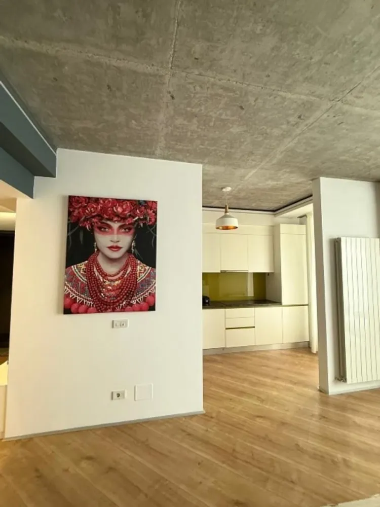 Dinamic City | Apartament exclusivist | Pescariu SPA | Lux - New Place Real Estate va propune spre vanzare un apartament deosebit, situat intr-un complex rezidential din zona Floreasca.

Apartamentul se vinde complet mobilat si utilat.

In pretul apartamentului este inclus si un loc de parcare situat la subsolul imobilului.

Atat apartamentul cat si spatiile comune ale intregului ansamblu beneficiaza de finisaje de calitate superioara de lux.

Dinamic City iese in evidenta cu un design indraznet cu influente nordice, ce ofera fiecarui camin o amprenta unica. Folosind materiale de o calitate exceptionala de la furnizori de renume, Dinamic City reuseste sa iti ofere nu casa, ci caminul in care sa locuiesti.

Finisajele apartamentelor din complexul Dinamic City se incadreaza la cele mai inalte standarde.

Ansamblul Dinamic City este localizat la numai 600 metri distanta de Mall-ul Promenada, la 600 metri de metrou si la 100 metri de Parcul Verdi. De asemenea locatia este de exceptie avand in vedere si apropierea de Centrul Pescariu Sport & SPA, cat si de diferite locuri de socializare. Un aspect important, deloc de neglijat, este si deplasarea facila catre Aeroport.

Pentru mai multe detalii sau oferte similare, nu ezitati sa ne contactati.

Aceasta oferta apartine New Place Real Estate.