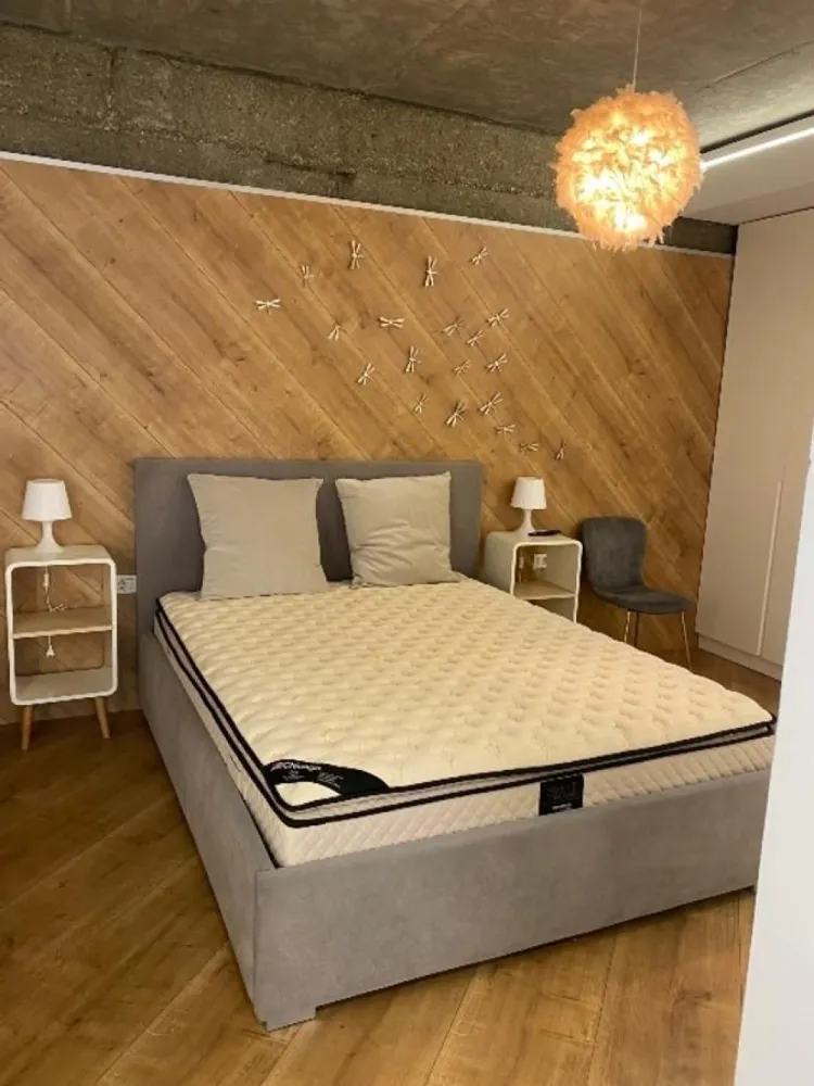 Dinamic City | Apartament exclusivist | Pescariu SPA | Lux - New Place Real Estate va propune spre vanzare un apartament deosebit, situat intr-un complex rezidential din zona Floreasca.

Apartamentul se vinde complet mobilat si utilat.

In pretul apartamentului este inclus si un loc de parcare situat la subsolul imobilului.

Atat apartamentul cat si spatiile comune ale intregului ansamblu beneficiaza de finisaje de calitate superioara de lux.

Dinamic City iese in evidenta cu un design indraznet cu influente nordice, ce ofera fiecarui camin o amprenta unica. Folosind materiale de o calitate exceptionala de la furnizori de renume, Dinamic City reuseste sa iti ofere nu casa, ci caminul in care sa locuiesti.

Finisajele apartamentelor din complexul Dinamic City se incadreaza la cele mai inalte standarde.

Ansamblul Dinamic City este localizat la numai 600 metri distanta de Mall-ul Promenada, la 600 metri de metrou si la 100 metri de Parcul Verdi. De asemenea locatia este de exceptie avand in vedere si apropierea de Centrul Pescariu Sport & SPA, cat si de diferite locuri de socializare. Un aspect important, deloc de neglijat, este si deplasarea facila catre Aeroport.

Pentru mai multe detalii sau oferte similare, nu ezitati sa ne contactati.

Aceasta oferta apartine New Place Real Estate.