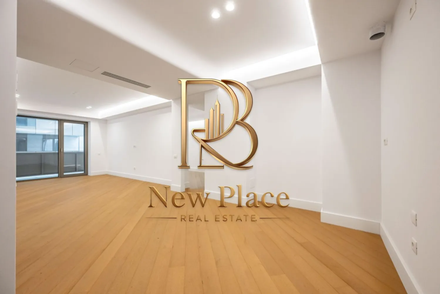 CORTINA 126 | Ultra Lux | Exclusivitate | 2,500 Eur/mpc | Terasa de 13 mp - New Place Real Estate Company va propune spre vanzare un apartament exclusivist situat intr un complex rezidential premium, localizat in zona de Nord a capitalei - Erou Iancu Nicolae.

Apartamentul este situat la Etajul 1, are o suprafata construita de 113.30 mp si o suprafata utila totala de 96.50 mp, fiind compus din: living cu bucatarie si dining de 34.30 mp, dormitor matrimonial cu zona de dressing de 20.40 mp cu baie proprie de 4.90 mp, dormitor secundar de 12.90 mp, grup sanitar de 5.10 mp, un hol de 5.70 mp si un balcon de 13.20 mp.

Ansamblul rezidential din care face parte apartamentul propune un concept de locuire exclusivist caracterizat prin finisaje si dotari high-end adaptate trendurilor pietei imobiliare din marile capitale ale lumii.

Conceptul de modern living inseamna sa te bucuri cat mai mult de timpul tau liber. Iar acest lucru incepe acasa. Pentru aceasta viziune ansamblul ia in calcul fiecare parametru al unui stil de viata exclusivist, de la finisajele si dotarile high-end pana la locatie si arhitectura.

Finisaje și dotari
- Fatada ventilata cu placi ceramice Florim
- Tamplarie din aluminiu Schuco cu geam tripan
- Climatizare LG cu control individual a temperaturii
- Usi de acces cu sistem de siguranta
- Control acces cu sistem videointerfon
- Usi interioare tip Filomuro
- Parchet din lemn cu incalzire in pardoseala
- Placari ceramice Florim
- Obiecte sanitare Daniel Rubinetterie
- Incalzire centralizata cu contorizare individuala
- Parcare subterana pe 3 niveluri
- Gradini si spatii verzi

Pentru mai multe detalii sau oferte similare, nu ezitati sa ne contactati.

Aceasta oferta apartine New Place Real Estate Company.