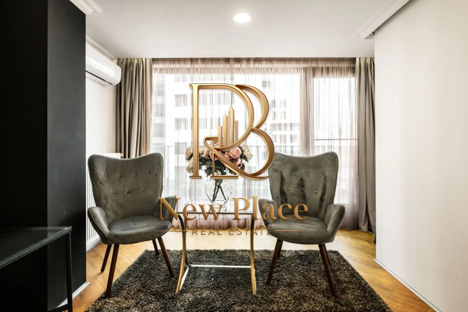 4City North | Apartament deosebit | Parcare inclusa | Lux - New Place Real Estate Company va propune spre inchiriere un apartament situat intr-un ansamblu rezidential nou - 4City North, cu o arhitectura moderna si eleganta, cu spatii verzi si gradini private - o curte interioara splendida, extrem de generoasa si sigura, loc de joaca si de plimbare, cu finisaje de top si o calitate excelenta a constructiei.

Apartamentul este situat la Etajul 1, are o suprafata construita de 67 mp si o suprafata utila totala de 53 mp, fiind compus din: living si bucatarie open space, dormitor, baie, hol si balcon.

Apartamentul include si un loc de parcare disponibil in parcarea supraterana a Ansamblului.

Ansamblul 4City North va propune o evadare din aglomeratia Bucurestiului, intr-un loc in care confortul si siguranta se disting, in armonie cu vibratia nebuna a capitalei.

Finisajele si dotarile sunt de cea mai buna calitate si anume:
- Centrala termica proprie;
- Unitate aer conditionat;
- Parchet laminat (grosime 8 mm) in living si dormitoare;
- Gresie si faianta premium in bai, bucatarii si holuri;
- Obiecte sanitare premium;
- Tamplarie exterioara termopan PVC;
- Lifturi silentioase premium;
- Interfon;
- Contoare individuale pentru utilitati.

Ansamblul 4City North dispune de o localizare excelenta, fiind situat in Nordul Bucurestiului - Pipera, la cativa pasi de Lacul Saulei, in inima cartierului de business, intr-o zona linistita si sigura, cu acces direct la mall, benzinarii, gym, pool, restaurante, scoli si gradinite.

Pentru mai multe detalii sau oferte similare, nu ezitati sa ne contactati.

Aceasta oferta apartine New Place Real Estate Company.