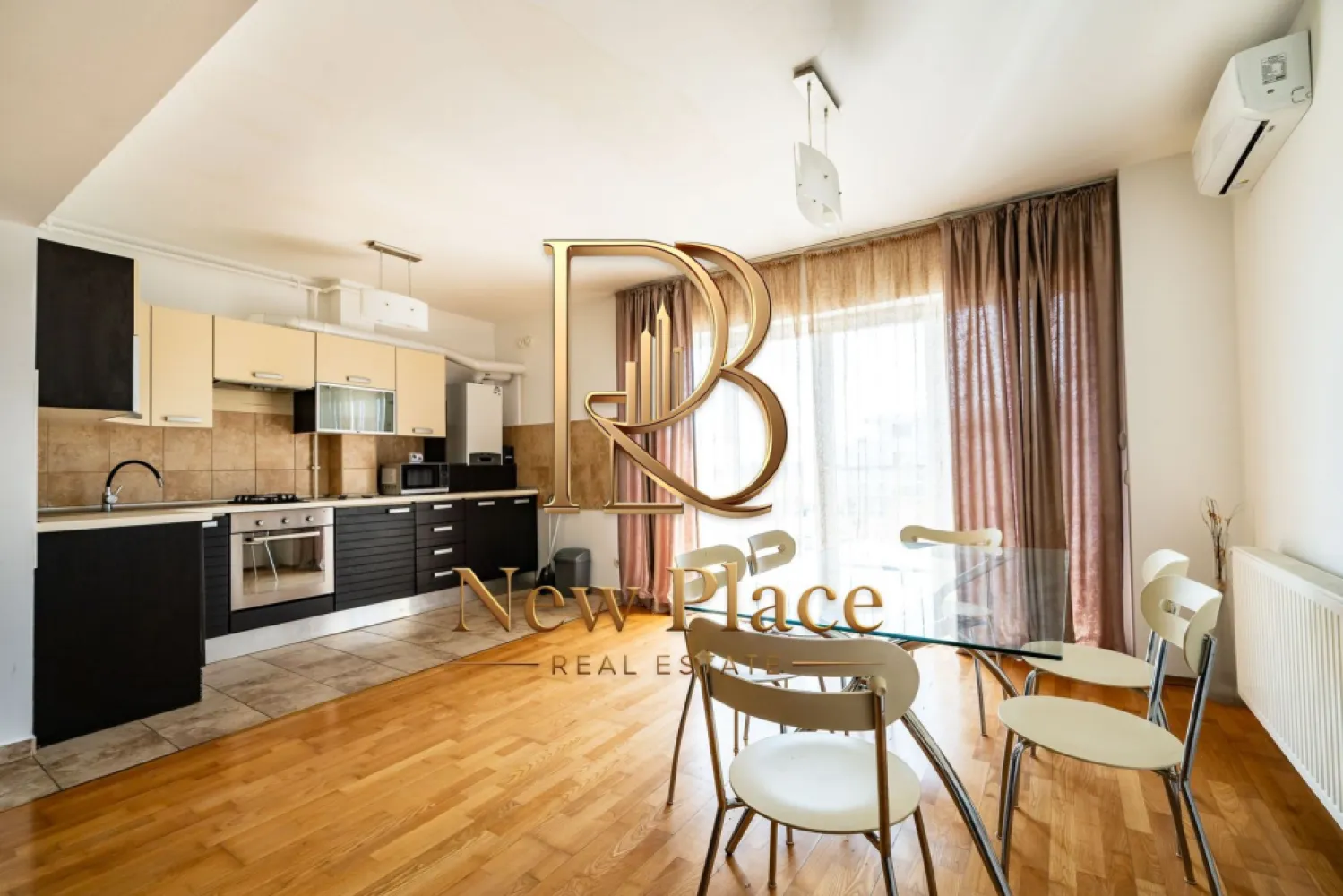 High Residence Iancu Nicolae | View liber | Parcare supraterana | Terasa 12 mp - New Place Real Estate Company va propune spre vanzare un apartament situat intr-un complex rezidential din zona exclusivista Erou Iancu Nicolae, vis a vis de Mark Twain International School.

Apartamentul este situat la etajul 5 si are o suprafata utila totala de 103,67 mp, fiind compus din living cu bucatarie open space de 37,80 mp, 2 dormitoare cu suprafete de 17.04 mp respectiv 13.33 mp, 2 bai cu suprafete de 4,76 mp respectiv 3.76 mp, 2 zone de depozitare cu suprafete de 3.23 mp respectiv 2.48 mp, hol cu suprafata de 9.34 mp, balcon cu suprafata de 11.57 mp si o logie de 0.36 mp. Apartamentul este mobilat exact ca in poze.

Apartamentul dispune de un loc de parcare situat la suprateranul imobilului.

Ansamblul este situat in apropiere de Baneasa Shopping City, Jolie Ville, American School, British School, Lycee Francais, Mark Twain!.

Pentru mai multe detalii, nu ezitati sa ne contactati.

Aceasta oferta apartine New Place Real Estate Company.
