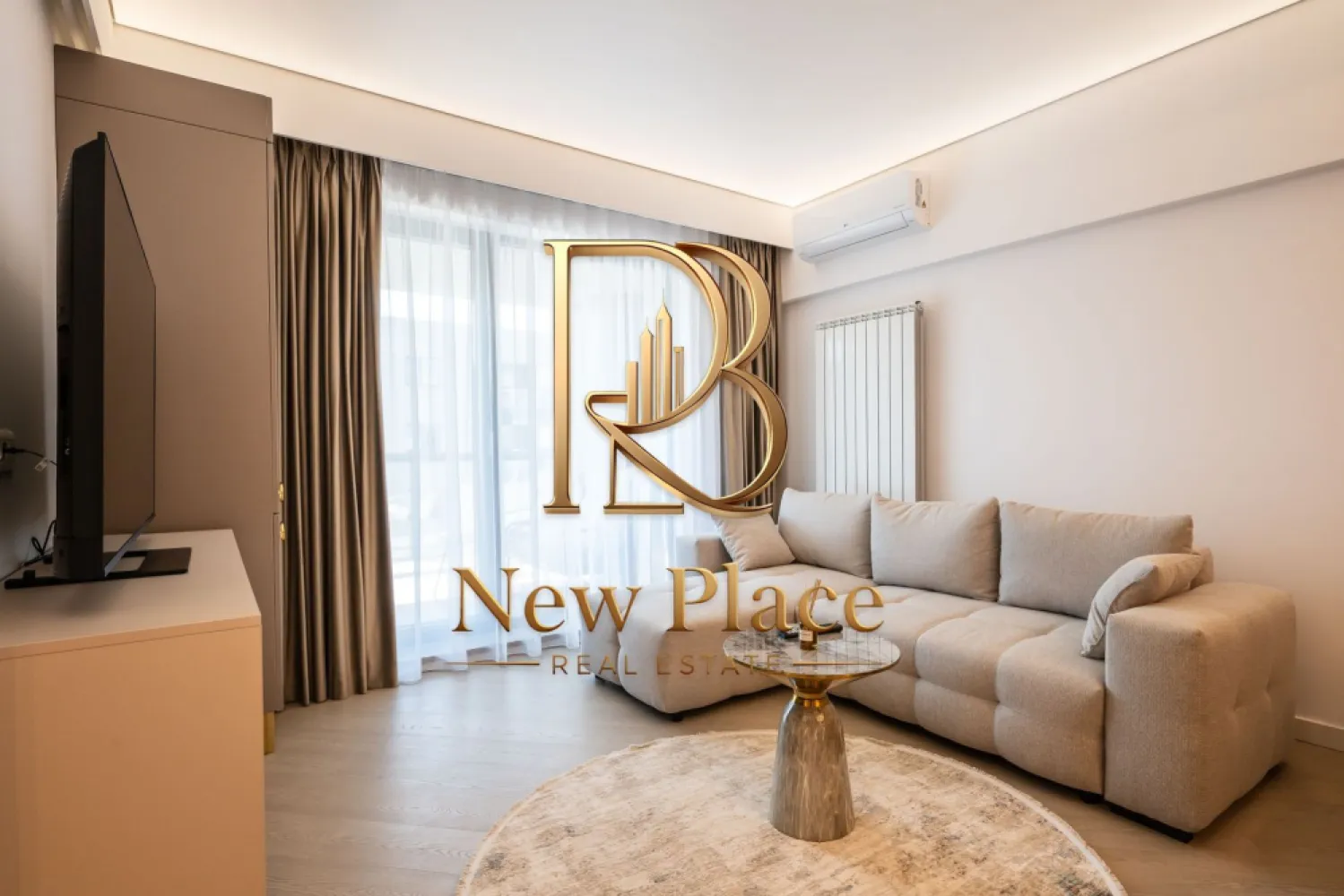 [VIDEO] CORTINA NORTH | Prima inchiriere | Orientare spre Sud | Parcare | LUX - ✅Pentru o perspectiva mai buna asupra Apartamentului, va invitam sa vizionati Video-ul de prezentare✅

New Place Real Estate Company va propune spre inchiriere un apartament situat intr-un complex rezidential exclusivist din zona Aviatiei-Pipera si anume CORTINA NORTH. Cu o amplasare de exceptie in Nordul capitalei, acest ansamblu este unul grandios, cu caracteristici unice imbinate pentru un stil de viata complet, confortabil si activ!

Apartamentul este situat la Etajul 8, are o suprafata construita de 96.33 mp si suprafata utila totala de 75.40 mp, fiind compus din living cu bucatarie opne space de 23,40 mp, dormitor matrimonial de 15,00 mp cu baie proprie de 4,80 mp, dormitor secundar de 11,90 mp, baie de serviciu de 3,30 mp, hol de 7,90 mp si un balcon de 9,10 mp.

Apartamentul dispune de un loc de parcare situat la subteranul imobilului.

Ansamblul Cortina North completeaza stilul de viata activ, sanatos si securizat cu o gama variata de facilitati: centru fitness, bazin de inot, peste 1,5 km pista de alergare, calitatea aerului data de peste 10,000 mp de spatii verzi, galerii comerciale dedicate, parcari private subterane si supraterane si acces controlat.

FINISAJE:
- Fatada ventilata;
- Tamplarie PVC Schuco cu geam tripan termoizolant;
- Ceramica Porcelanosa;
- Obiecte sanitare Daniel Rubinetterie;
- Parchet calitate superioara;
- Usi de intrare securizate Pinum;
- Usi interioare Filomuro.

DOTARI:
- Centrala termica Ariston individuala cu gaz;
- Aer conditionat tip multisplit;
- Videointerfon;
- Utilitati „ready to use” (racorduri individuale la gaze, curent electric, apa curenta);
- Aparatura electrica si cablaje pregatite pentru conexiunea TV si internet;
- Ascensoare – Cate doua pe fiecare tronson.

Pentru mai multe detalii sau oferte similare, nu ezitati sa ne contactati.

Aceasta oferta apartine New Place Real Estate Company.