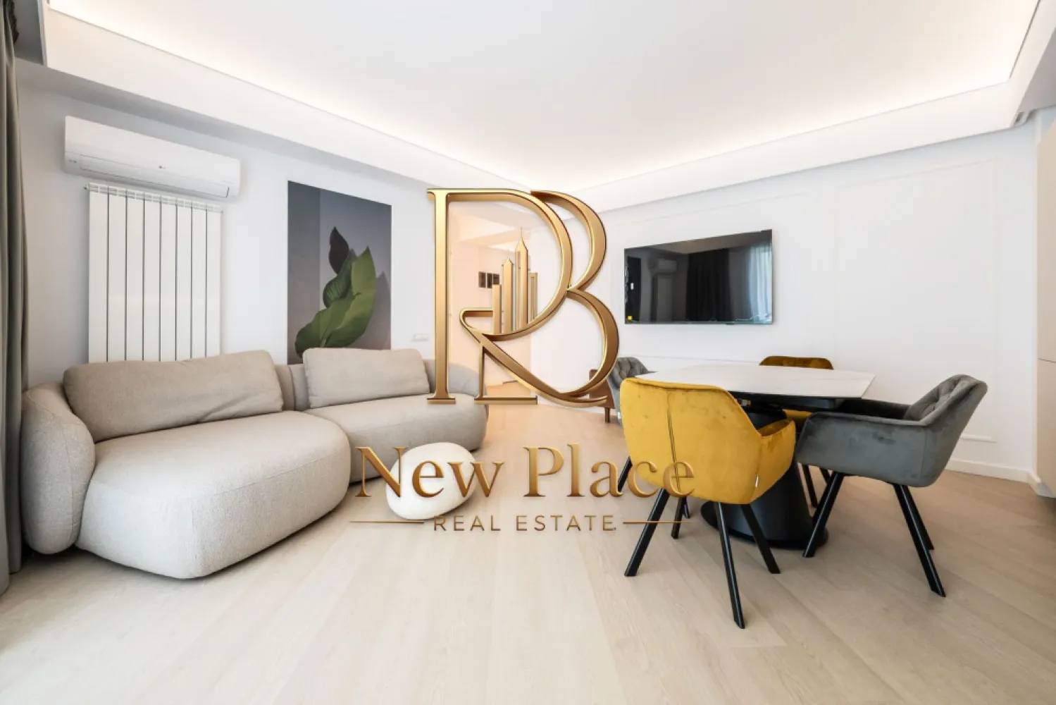 [VIDEO] CORTINA NORTH | 1,150 Eur + TVA | Mobila Rovere | View liber | LUX - ✅Pentru o perspectiva mai buna asupra Apartamentului, va invitam sa vizionati Video-ul de prezentare✅

New Place Real Estate Company va propune spre inchiriere un apartament situat intr-un complex rezidential exclusivist din zona Aviatiei-Pipera si anume CORTINA NORTH. Cu o amplasare de exceptie in Nordul capitalei, acest ansamblu este unul grandios, cu caracteristici unice imbinate pentru un stil de viata complet, confortabil si activ!

Apartamentul este situat la Etajul 3, are o suprafata construita de 96.33 mp si suprafata utila totala de 78.10 mp, fiind compus din living cu bucatarie opne space de 23,70 mp, un dormitor matrimonial de 15,90 mp cu baie proprie de 4,90 mp, un al doilea dormitor de 15,00 mp - care se poate mobila la cererea viitorului chirias, baie de serviciu de 4,20 mp, hol de 5,80 mp si un balcon de 8,60 mp.

Apartamentul dispune de un loc de parcare situat la subteranul imobilului.

Ansamblul Cortina North completeaza stilul de viata activ, sanatos si securizat cu o gama variata de facilitati: centru fitness, bazin de inot, peste 1,5 km pista de alergare, calitatea aerului data de peste 10,000 mp de spatii verzi, galerii comerciale dedicate, parcari private subterane si supraterane si acces controlat.

FINISAJE:
- Fatada ventilata;
- Tamplarie PVC Schuco cu geam tripan termoizolant;
- Ceramica Porcelanosa;
- Obiecte sanitare Daniel Rubinetterie;
- Parchet calitate superioara;
- Usi de intrare securizate Pinum;
- Usi interioare Filomuro.

DOTARI:
- Centrala termica Ariston individuala cu gaz;
- Aer conditionat tip multisplit;
- Videointerfon;
- Utilitati „ready to use” (racorduri individuale la gaze, curent electric, apa curenta);
- Aparatura electrica si cablaje pregatite pentru conexiunea TV si internet;
- Ascensoare – Cate doua pe fiecare tronson.

Pentru mai multe detalii sau oferte similare, nu ezitati sa ne contactati.

Aceasta oferta apartine New Place Real Estate Company.