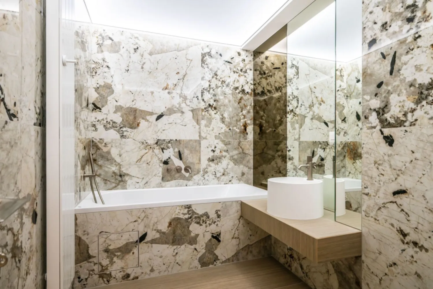 CORTINA 126 | Apartament exclusivist | Vedere dubla | 2,900 Eur/mpc | LUX