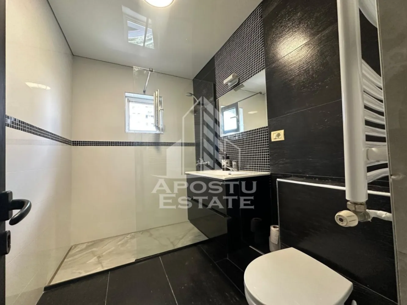 Apartament 3 camere zona Polivalenta