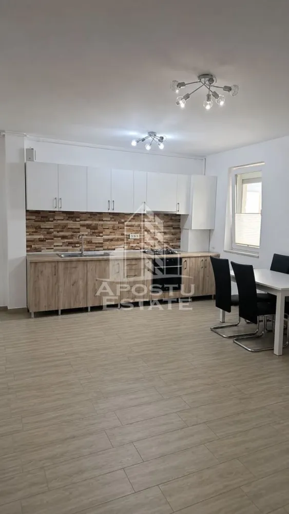 Apartament cu 2 camere, parter, zona Lidl din Giroc - APOSTU ESTATE va ofera spre vanzare un apartament cu 2 camere, semidecomandat, situat la parter in zona Lidl din Giroc.
Dispune de o suprafata de 47 mp utili.
Confortul termic se realizeaza cu ajutorul centralei proprii pe gaz cu incalzire in pardoseala, avand termostat pe fiecare incapere in parte, dar si a climei pe timp de vara.
Dispune de 1 loc de parcare in CF.
Accesul la imobil se face prin telecomanda fiind bariera, iar blocul dispune de camere de supraveghere si parc.
Geamurile sunt tripan si beneficiaza de rulouri.
Apartamentul se vinde gol, sau daca se doreste mobilier se negociaza la fata locului.

Compartimentare:
- living open space
- bucatarie
- hol compartimentare
- dormitor
- baie cu geam

Pretul este 86.500 euro
Va asteptam cu drag la o vizionare si poti deveni chiar tu noul proprietar al acestui imobil.
CP 3163055