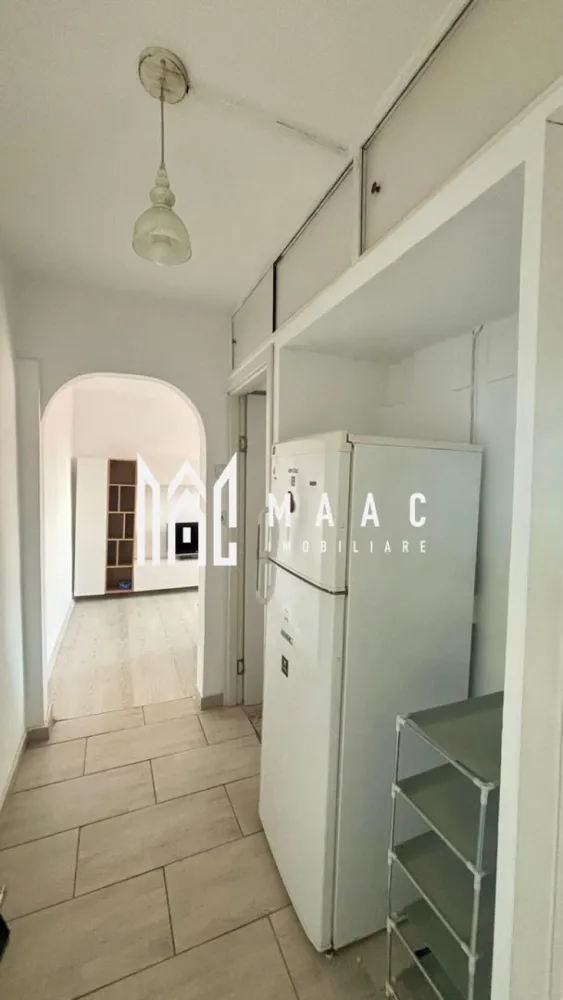 Apartament 2 camere I Renovat I KM 4–5 I Constanța I COMISION ZERO - MAAC Imobiliare vă propune spre vânzare un apartament de 2 camere, nedecomandat, situat în Constanța, zona KM 4–5, Prelungirea Liliacului, în imediata apropiere a Școlii Gimnaziale nr. 37. Suprafață: 37 mp utili Balcon: 3 mp Caracteristici principale: Etaj 4/4 Complet renovat Centrală proprie pe gaz Aer condiționat Baie cu cabină de duș Se vinde mobilat și utilat complet Gata de mutare Apartament luminos și bine întreținut Avantaje pentru locuit: Zonă bine cotată, liniștită Școală, grădiniță, magazine, mall și stație de autobuz în apropiere Acces facil către principalele puncte de interes ale orașului Costuri reduse de întreținere Avantaje pentru investiție: Zonă cu cerere constantă de închiriere Chirie estimată: 350 – 400 €/lună Randament bun raportat la preț Nu necesită investiții suplimentare, se poate închiria imediat Proprietatea este ideală atât pentru locuit personal, cât și pentru investiție sigură cu randament imediat. Pentru mai multe detalii sau pentru a programa o vizionare, nu ezitați să ne contactați. Menționați ID-ul anunțului: CP2898016. }}