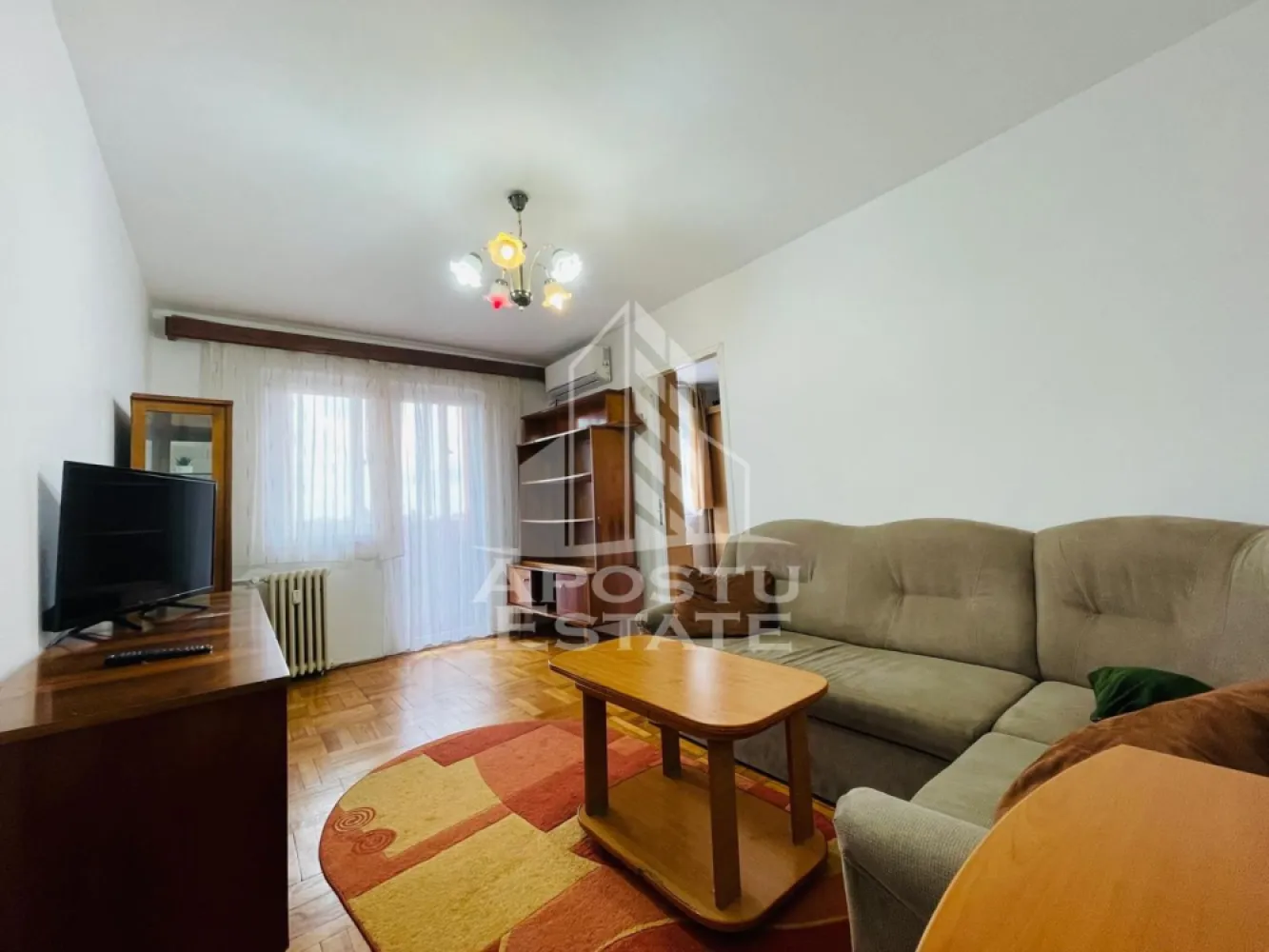 Apartament 2 camere zona Vlaicu - APOSTU ESTATE ofera spre inchiriere un apartament cu 2 camere, mobilat si utilat complet, situat in zona Aurel Vlaicu – o locatie excelenta, aproape de:

scoli si gradinite
magazine si supermarketuri
 farmacii si alte puncte de interes

Apartamentul este luminos, bine compartimentat si ideal pentru un cuplu sau o familie mica. Dispune de toate utilitatile necesare pentru un trai confortabil.

 Pentru detalii si vizionari, nu ezitati sa ma contactati!
CP2931773