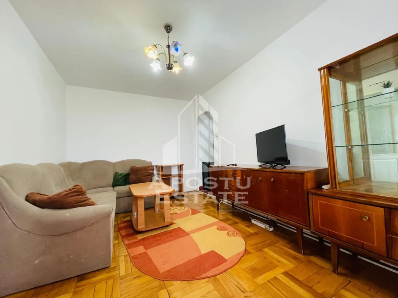 Apartament 2 camere zona Vlaicu - APOSTU ESTATE ofera spre inchiriere un apartament cu 2 camere, mobilat si utilat complet, situat in zona Aurel Vlaicu – o locatie excelenta, aproape de:

scoli si gradinite
magazine si supermarketuri
 farmacii si alte puncte de interes

Apartamentul este luminos, bine compartimentat si ideal pentru un cuplu sau o familie mica. Dispune de toate utilitatile necesare pentru un trai confortabil.

 Pentru detalii si vizionari, nu ezitati sa ma contactati!
CP2931773