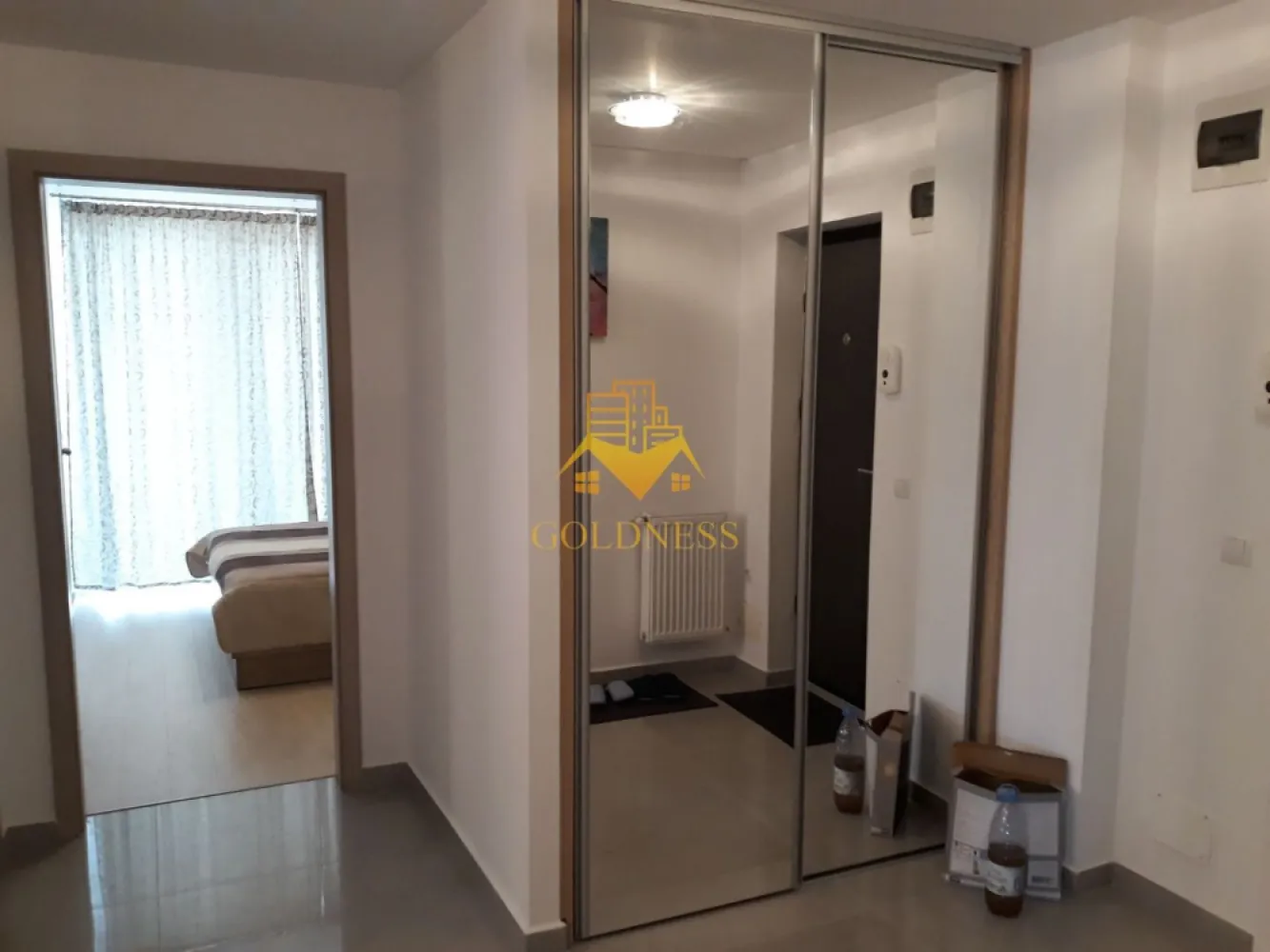 2 Camere decomandate, Borhanciului, Zona Profi, Bloc nou, Modern, - GOLDNESS Imobiliare vă propune spre închiriere un apartament cu 2 camere complet mobilat și utilat, la etajul 3 într-un imobil de 4 etaje, în Cartierul Borhanci!
Posibilitate de parcare in zona la liber!
Se află în apropierea stațiilor de transport în comun, magazine, restaurante, spații verzi, farmacii, etc. 

Apartamentul este compartimentat astfel:
 - dormitor cu pat matrimonial, dressing, noptiere
 - living cu canapea extensibilă, loc de servit masa 
 -bucatarie complet utilată și mobilata, iesire pe balcon
 - baie cu dus walk-in, calorifer port prosop și dulap pentru depozitare.
 - balcom 5 mp.

Imobilul este dotat cu toate cele necesare- centrală proprie, frigider, aragaz, hotă, mașină de spălat haine, etc. 

Dacă sunteți interesați de acest apartament și doriți să îl vizionați, dar și pentru alte oferte nu ezitați să ne contactați telefonic sau prin e-mail. Vă stăm la dispoziție!
Pentru intermediere se percepe un comision de 50% din prețul chiriei!