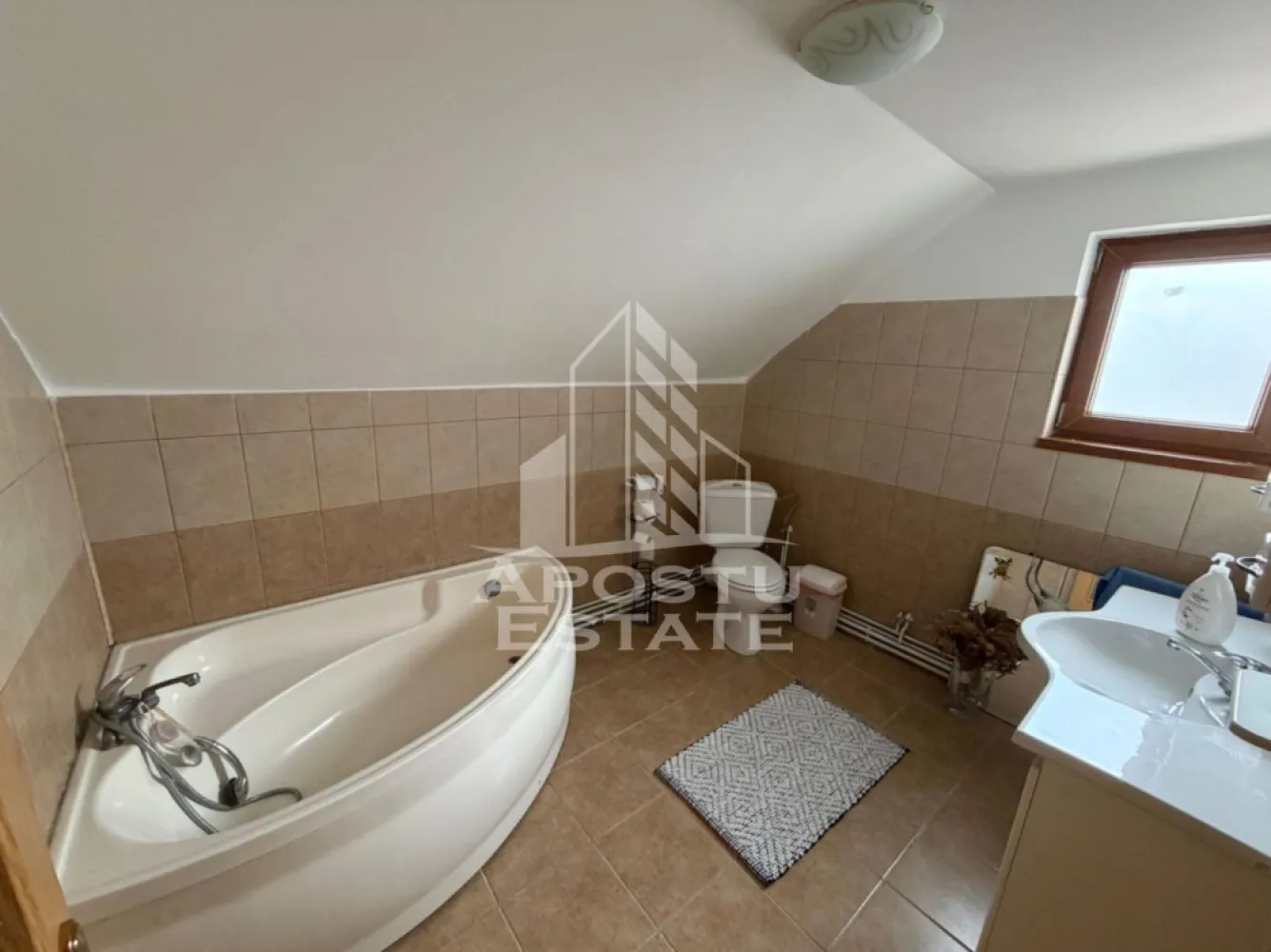 Casa individuala de vanzare cu 4 camere, in Sanmihaiu Roman