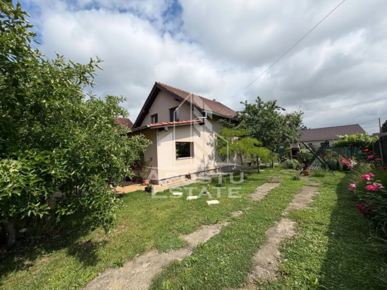 Casa individuala de vanzare cu 4 camere, in Sanmihaiu Roman