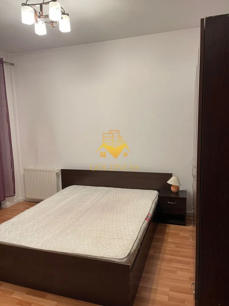 3 camere,Parcare, Observatorului, Calea turzii, Lidl, Sigma, AC. - GOLDNESS Imobiliare vă propune spre închiriere un apartament cu 3 camere complet mobilat și utilat, la etajul 4 într-un imobil de 4 etaje, în Cartierul Zorilor .
Loc de parcare subteran si loc de parcare deschis.
Se află în apropierea stațiilor de transport în comun, magazine, restaurante, spații verzi, farmacii, etc. 

Apartamentul este compartimentat astfel:
 - dormitor cu pat matrimonial, dressing, 
 - dormitor cu pat matrimonial, dressing, noptiere
 - living cu canapea extensibilă, loc de servit masa 
 -bucatarie complet utilată și mobilată
 - baie cu cada, calorifer port prosop și dulap pentru depozitare.

Imobilul este dotat cu toate cele necesare- centrală proprie, frigider, aragaz, hotă, mașină de spălat haine, etc. 

Dacă sunteți interesați de acest apartament și doriți să îl vizionați, dar și pentru alte oferte nu ezitați să ne contactați telefonic sau prin e-mail. Vă stăm la dispoziție!
Pentru intermediere se percepe un comision de 75% din prețul chiriei!