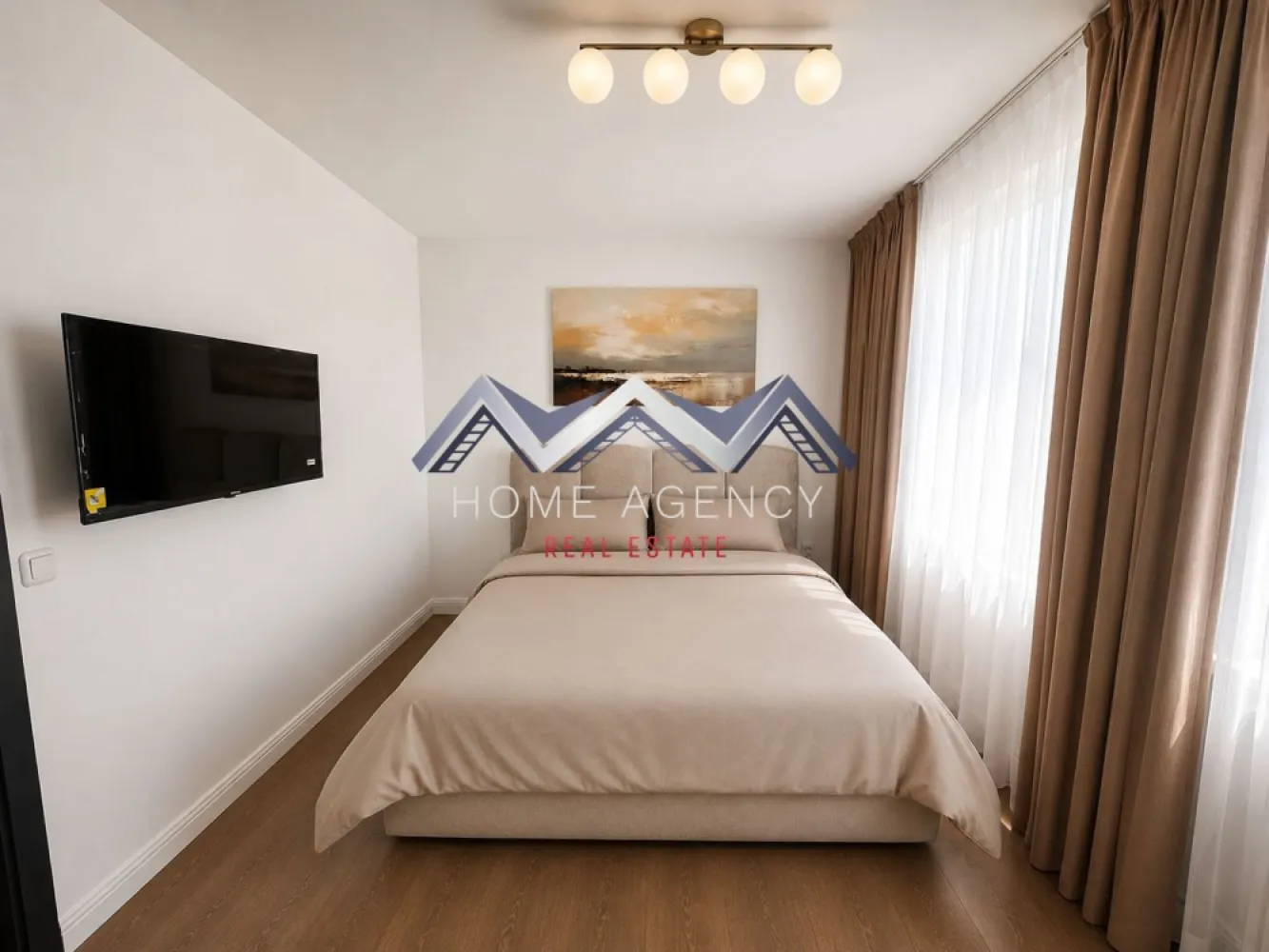 Apartament 2 camere Otopeni | mobilat & utilat | parcare | comision 0 - Descoperă un apartament modern cu 2 camere, situat într-un ansamblu rezidențial nou din Otopeni, ideal atât pentru locuit, cât și pentru investiție sigură, datorită poziționării excelente și accesului rapid către București.

Prețul afișat nu include TVA.
Preț final: 106.000 euro (negociabil) | TVA și 1 loc de parcare inclus | complet mobilat și utilat | comision 0

Locuința este amplasată la etajul 2/3 într-un imobil D+3, oferind un echilibru foarte bun între accesibilitate și intimitate, fiind o alegere inspirată pentru cei care își doresc confort. Apartamentul este luminos și bine orientat (Nord-Est), astfel că beneficiază de lumină naturală pe tot parcursul zilei – dormitorul este orientat spre Est, ideal pentru dimineți plăcute, iar zona de zi spre Nord pentru un ambient cald și primitor.

Compartimentarea este una practică și versatilă, evidențiindu-se printr-o zonă de living generoasă, cu acces către balcon, dar și prin bucătăria retrasă, care poate fi închisă complet, oferind astfel un plus de confort și funcționalitate. 

Apartamentul se predă complet mobilat și utilat, respectiv finisat cu materiale moderne, baie complet utilată cu gresie, faianță și obiecte sanitare (cadă), precum și centrală termică proprie, fiind racordat la toate utilitățile publice. 

Poziționarea în Otopeni oferă acces rapid către Aeroportul Henri Coandă, DN1, Centura București, dar și către centre comerciale, școli și mijloace de transport, ceea ce face ca proprietatea să fie potrivită atât pentru locuire personală, cât și pentru investiție cu randament bun.

Programează acum o vizionare!