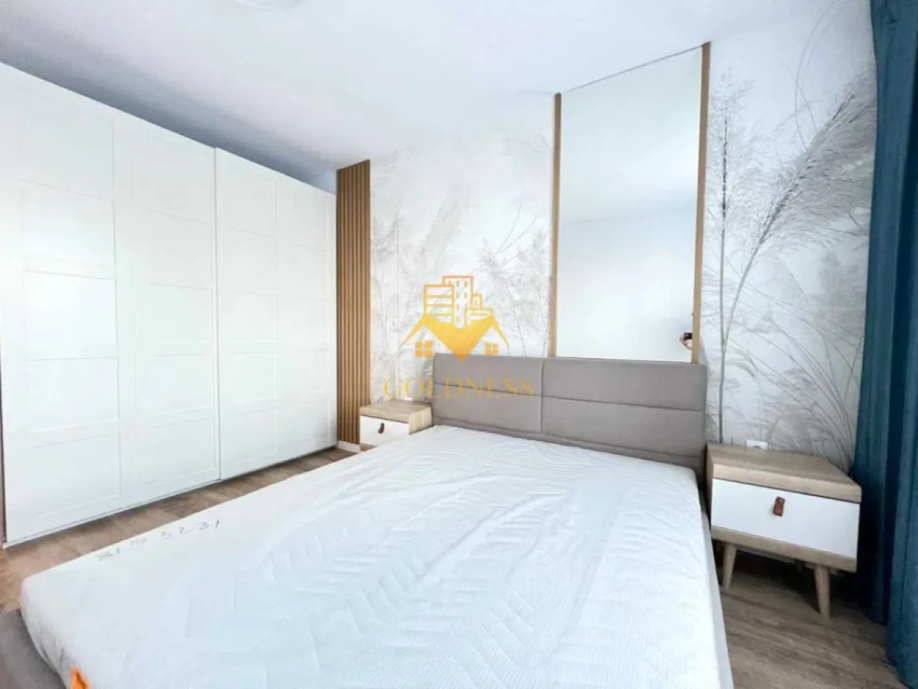 2 camere, parcare, Intre Lacuri, Park Lake Zona Iulius Mall, FSEGA - GOLDNESS Imobiliare vă propune spre închiriere un apartament cu 2 camere open-space complet mobilat și utilat, la etajul 1 într-un imobil de 10 etaje, în cartierul Intre Lacuri, Zona Park Lake 3.
Se poate inchiria parcare subterana cu 50 euro!
Apartamentul este compartimentat astfel:

 - dormitor cu pat matrimonial, dressing, noptiere

 - living cu bucatarie open-space complet utilată, canapea, loc de servit masa, TV

 - baie cu cabina de dus, calorifer port prosop inox și dulap pentru depozitare.

 - balcon de 6 mp.

Imobilul este dotat cu toate cele necesare- centrală proprie, mașină de spălat haine, frigider, plită electrică, hotă, etc. 
Se află în apropierea stațiilor de transport în comun, magazine, restaurante, spații verzi, farmacii, etc. 

Dacă sunteți interesați de acest apartament și doriți să îl vizionați, dar și pentru alte oferte nu ezitați să ne contactați telefonic sau prin e-mail. Vă stăm la dispoziție!