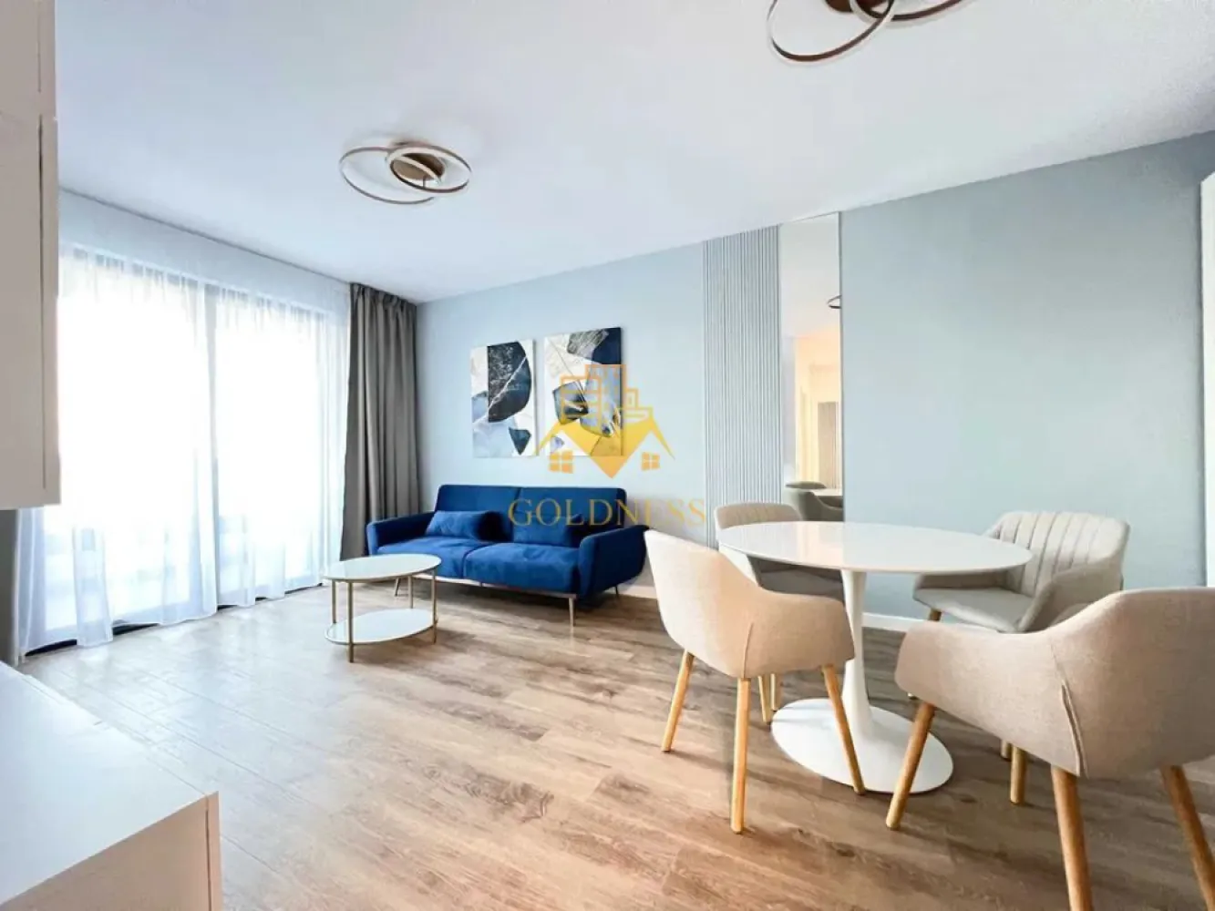 2 camere, parcare, Intre Lacuri, Park Lake Zona Iulius Mall, FSEGA - GOLDNESS Imobiliare vă propune spre închiriere un apartament cu 2 camere open-space complet mobilat și utilat, la etajul 1 într-un imobil de 10 etaje, în cartierul Intre Lacuri, Zona Park Lake 3.
Se poate inchiria parcare subterana cu 50 euro!
Apartamentul este compartimentat astfel:

 - dormitor cu pat matrimonial, dressing, noptiere

 - living cu bucatarie open-space complet utilată, canapea, loc de servit masa, TV

 - baie cu cabina de dus, calorifer port prosop inox și dulap pentru depozitare.

 - balcon de 6 mp.

Imobilul este dotat cu toate cele necesare- centrală proprie, mașină de spălat haine, frigider, plită electrică, hotă, etc. 
Se află în apropierea stațiilor de transport în comun, magazine, restaurante, spații verzi, farmacii, etc. 

Dacă sunteți interesați de acest apartament și doriți să îl vizionați, dar și pentru alte oferte nu ezitați să ne contactați telefonic sau prin e-mail. Vă stăm la dispoziție!