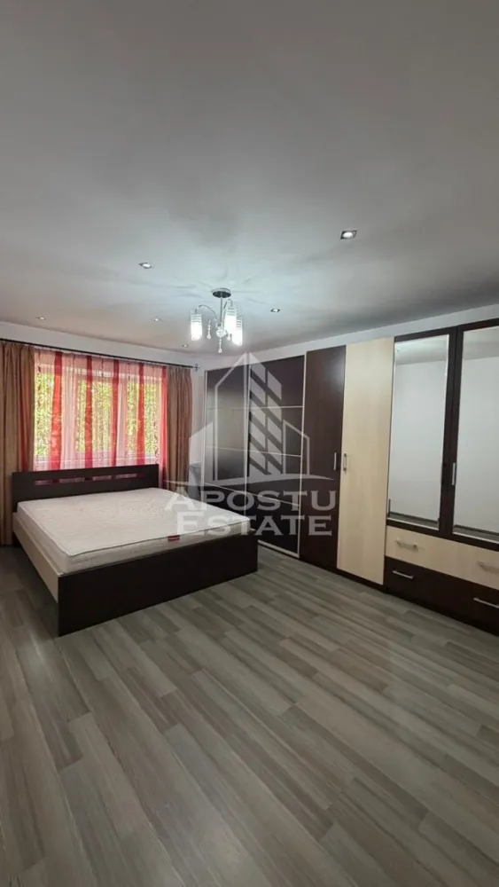 Apartament cu 2 camere de inchiriat, petfriendly, Girocului,Timisoara - Agentia imobiliara APOSTU ESTATE va propune spre inchiriere un apartament cu 2 camere, spatios si luminos, situat in zona Girocului, o zona linistita si bine pozitionata din Timisoara, potrivit pentru cupluri,familii, sau studenti care isi doresc o locuinta unde sa se simta confortabil si cu acces facil catre scoli, statii de autobuz, supermarketuri , magazine de zona, parcuri.

Suprafata utila: 50 mp
Compartimentare eficienta:
-Bucatarie complet mobilata si utilata, cu loc de luat masa
-Dormitoare mobilate si utilate
-Baie prevazuta cu cada

Confort si facilitati:
-Incalzirea apartamentului: colterm
-Apartamentul este complet mobilat si utilat
-Se accepta animale de companie de catre proprietar

Localizare:
-Timis,Timisoara, zona Girocului – acces facil spre magazine, supermarketul Lidl, scoli, parcuri si mijloace de transport in comun.

Ideal pentru:
-Familii
-Cupluri
-Studenti

Disponibilitate: imediata
Pret chirie lunara: 400 euro
Programeaza o vizionare pentru a-ti putea imagina viitorul aici!
ID intern: CP3156394