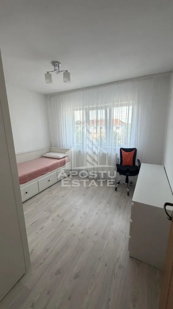 Apartament cu 2 camere de inchiriat, petfriendly, Girocului,Timisoara - Agentia imobiliara APOSTU ESTATE va propune spre inchiriere un apartament cu 2 camere, spatios si luminos, situat in zona Girocului, o zona linistita si bine pozitionata din Timisoara, potrivit pentru cupluri,familii, sau studenti care isi doresc o locuinta unde sa se simta confortabil si cu acces facil catre scoli, statii de autobuz, supermarketuri , magazine de zona, parcuri.

Suprafata utila: 50 mp
Compartimentare eficienta:
-Bucatarie complet mobilata si utilata, cu loc de luat masa
-Dormitoare mobilate si utilate
-Baie prevazuta cu cada

Confort si facilitati:
-Incalzirea apartamentului: colterm
-Apartamentul este complet mobilat si utilat
-Se accepta animale de companie de catre proprietar

Localizare:
-Timis,Timisoara, zona Girocului – acces facil spre magazine, supermarketul Lidl, scoli, parcuri si mijloace de transport in comun.

Ideal pentru:
-Familii
-Cupluri
-Studenti

Disponibilitate: imediata
Pret chirie lunara: 400 euro
Programeaza o vizionare pentru a-ti putea imagina viitorul aici!
ID intern: CP3156394