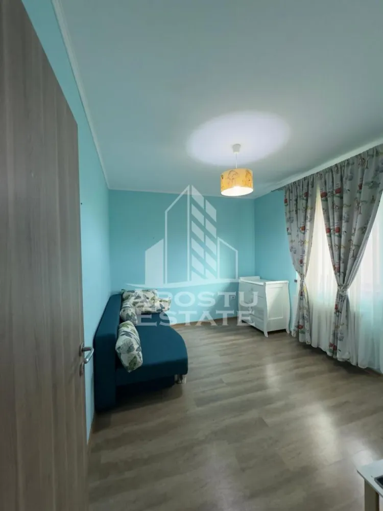 Casa 4 camere de inchiriat, prima inchiriere, comuna Sag, Timis - Agentia imobiliara APOSTU ESTATE va propune spre inchiriere o casa cu 4 camere, spațioasa si luminoasa construita in anul 2017 , situata in localitatea Sag, o zona linistita si bine pozitionata din Timisoara,Timis. Potrivit pentru cupluri,familii care isi doresc o locuinta unde sa se simta confortabil si cu acces facil catre scoli, statii de autobuz , magazine de zona, parcuri.
 
 Suprafata utila: 115 mp 
 Compartimentare eficienta: 
 -Hol de acces generos
 -Bucatarie complet mobilata si utilata
 -Dormitoare mobilate si utilate
 -Living pentru momente de relaxare
 -Baie prevazuta cu dus 
 
 Confort si facilitati:
 -Loc de parcare
 -Zona BBQ
 -Curte proprie
 -Terasa acoperita
 -Casa este complet mobilata si utilata
 
 Localizare:
 -Timis,Timisoara, comuna Sag– la doar 10km de Shopping City 
 
 Ideal pentru:
 -Familii
 -Cupluri
 -Studenti
 
 
 Disponibilitate: imediat
 Pret chirie lunara: 700€
 Pret garantie:1400€
 Programeaza o vizionare pentru a-ti putea imagina viitorul aici!
 ID intern: CP2977439