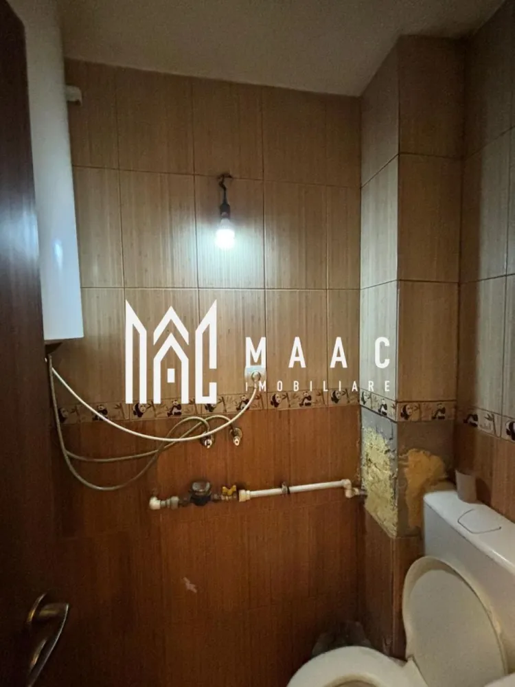 Garsonieră 26 mp I De renovat I Etaj 3 I Pivniță I Lazaret - MAAC Imobiliare oferă spre vânzare o garsonieră cu suprafața de 26 mp, situată la etajul 3 al unui imobil din cartierul Lazaret. Compartimentare - Bucătărie - Cameră de zi - Baie Proprietatea dispune și de o pivniță de 6 mp, inclusă în preț. Utilități și dotări - Încalzire cu radiator electric - Apă caldă prin boiler electric Stare și disponibilitate - Garsoniera este liberă de sarcini, poate fi vândută și predată imediat. - Necesită renovare, oferind posibilitatea de a fi amenajată după preferințele viitorului proprietar. Pentru mai multe detalii și pentru a programa o vizionare, contactați MAAC Imobiliare specificând ID CP2890305. }}