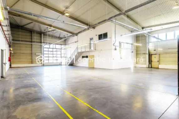 Hală industrială de vânzare 3495 mp în Arad