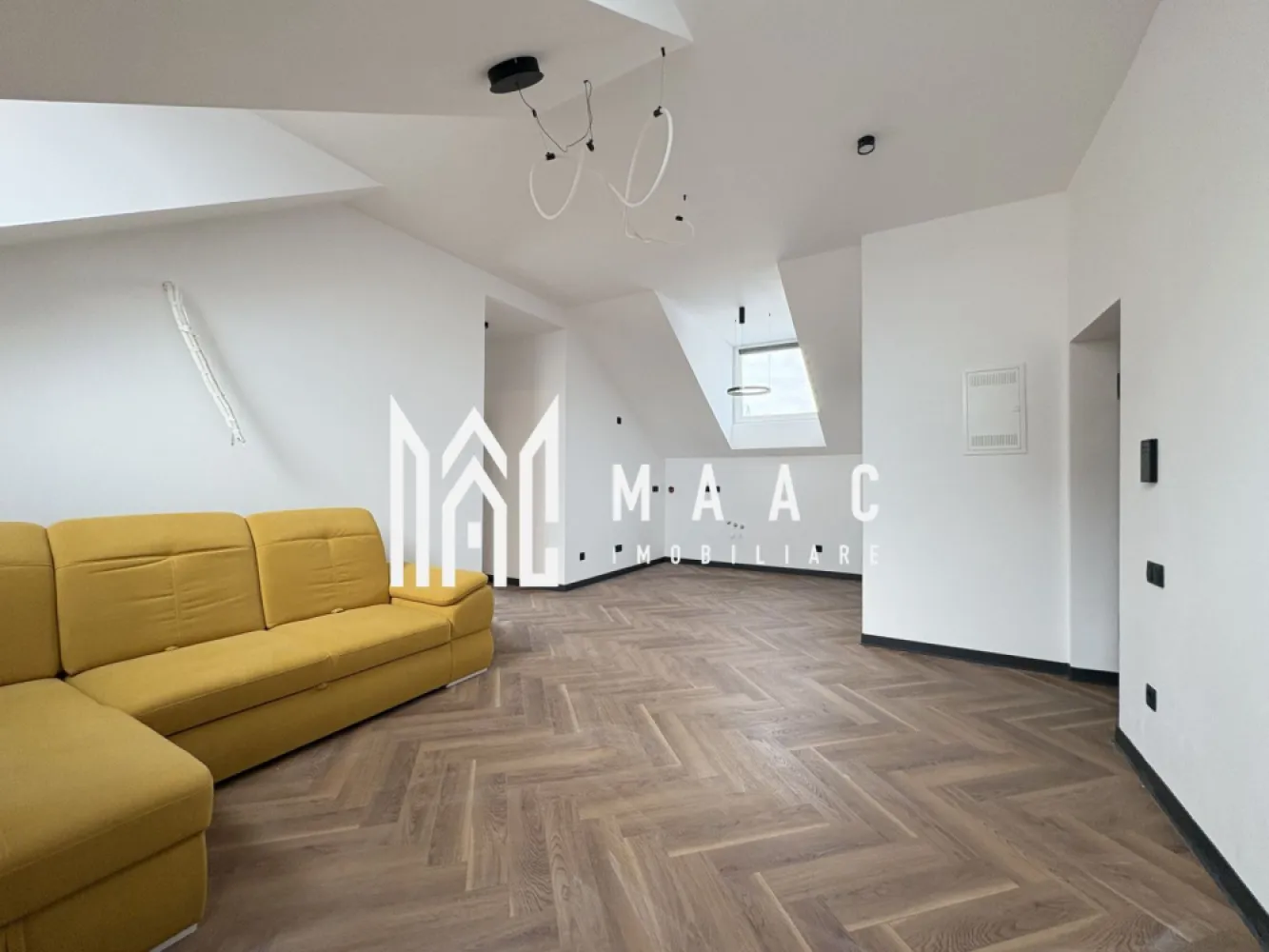 Apartament la vilă I 3 Camere I Et 2 I Balcon I 2 Parcări