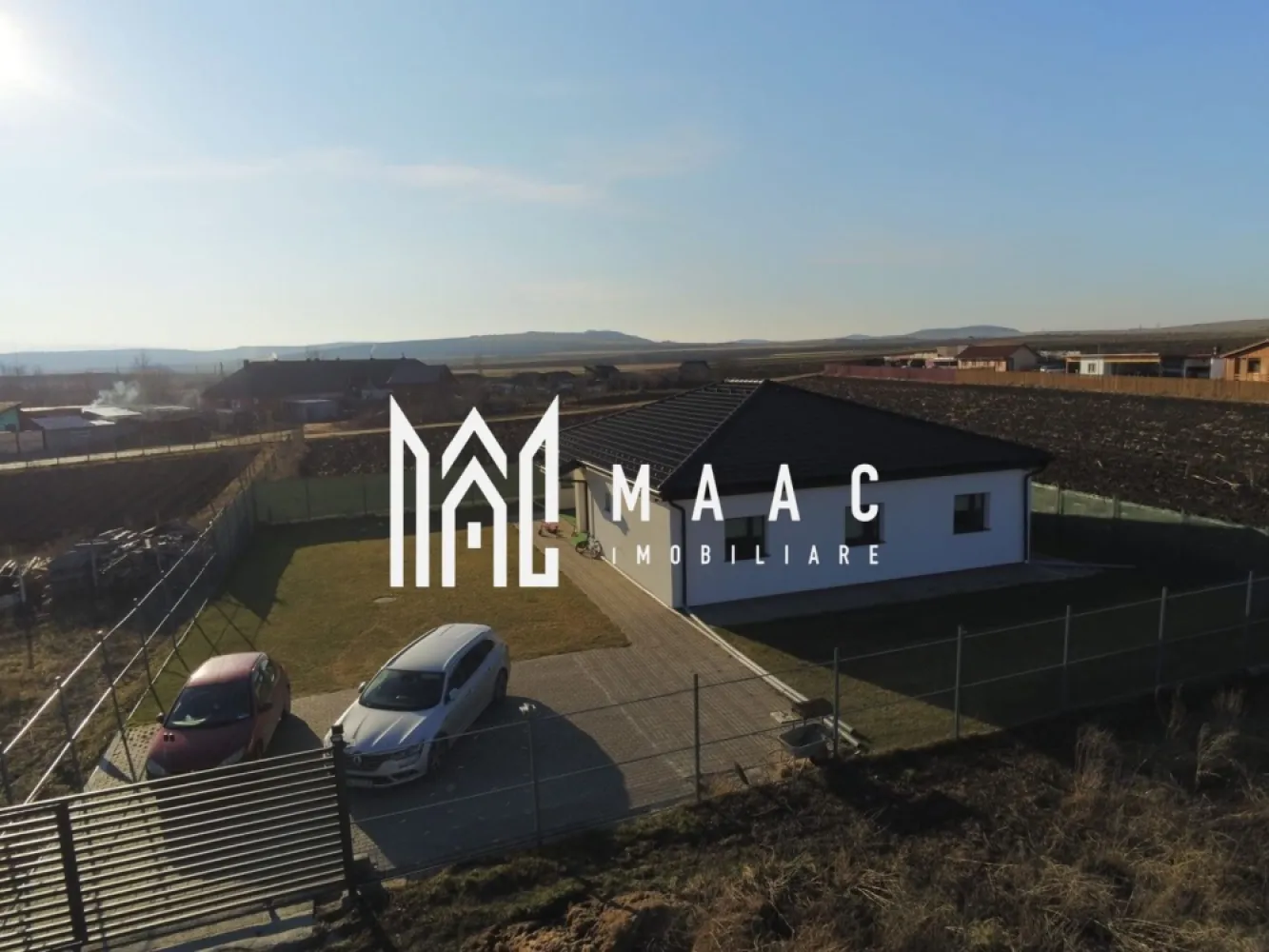 Casa Individuală I4 camere I Dependințe I Teren 890 mp - MAAC imobiliare va propune spre vânzare o casă individuală în Sura Mica la iesire spre Ocna Casa construită în anul 2018 izolată cu vată bazaltică de 15 cm ,are o curte liberă de 730 mp Dispune de curent trifazic Pompă de căldură Apă , canal Se vinde mobilată,utilată Pentru mai multe detalii precizați ca ați văzut anunțul cu ID CP2892457 }}