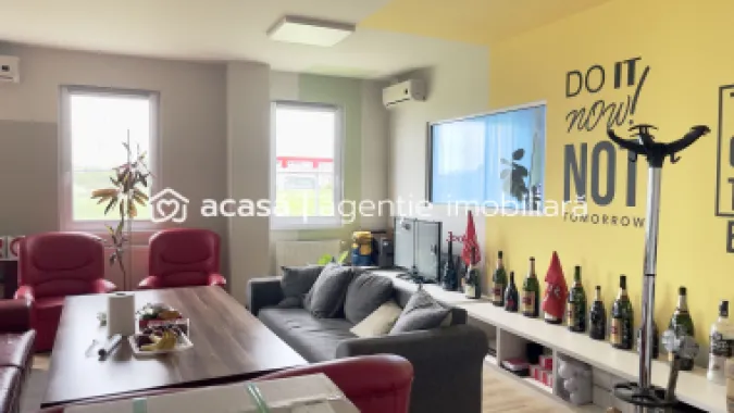 Cladire birouri - spațiu comercial cu parcări în incintă privată