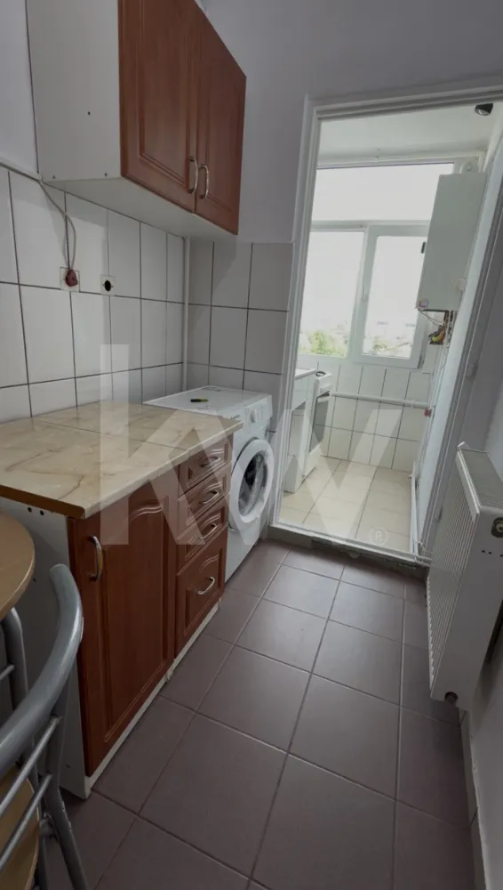 Garsoniera PET FRIENDLY - Garsoniera de închiriat - confort 1, curata,  decomandata, etaj intermediar 3/4, priveliste deosebita, panoramica,  zona linistita, Str Oncesti Sibiu, aproape de toate punctele de interes. 
Este dotata cu centrala termica noua, mobilata si utilata complet. Un singur perete exterior, cheltuieli de intretinere foarte reduse. 
Proprietatea este pet friendly, pentru chiriasi resonsabili. 
Disponibila imediat. 

