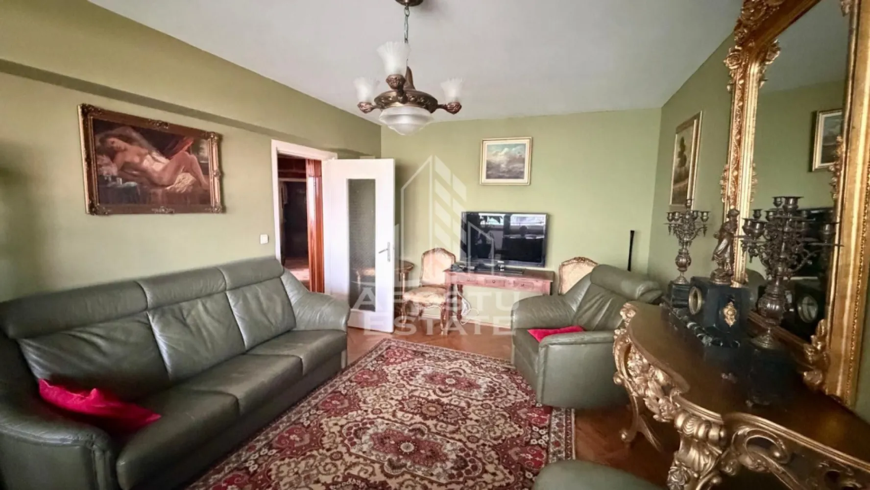 Apartament cu 2 camere de inchiriat, Circumvalatiunii,Timisoara - Agentia imobiliara APOSTU ESTATE va propune spre inchiriere un apartament cu 3 camere, spatios si luminos, situat in zona Circumvalatiunii, o zona linistita si bine pozitionata din Timisoara, potrivit pentru cupluri,familii, sau studenti care isi doresc o locuinta unde sa se simta confortabil si cu acces facil catre scoli, statii de autobuz, supermarketuri , magazine de zona, parcuri.

Suprafata utila: 75 mp
Compartimentare eficienta:
-Hol de acces generos
-Bucatarie complet mobilata si utilata, cu loc de luat masa
-Living luminos si spatios
-Dormitor mobilat si utilat
-Baie prevazuta cu cada

Confort si facilitati:
-Incalzirea apartamentului: colterm
-Apartamentul este complet mobilat si utilat
-Se accepta animale de companie de catre proprietar

Localizare:
-Timis,Timisoara, zona Circumvalatiunii– acces facil spre magazine, supermarketul Kaufland, scoli, parcuri si mijloace de transport in comun.

Ideal pentru:
-Familii
-Cupluri
-Studenti

Disponibilitate: imediata
Pret chirie lunara: 450 euro ( usor negociabil)
Programeaza o vizionare pentru a-ti putea imagina viitorul aici!
ID intern: CP3161615