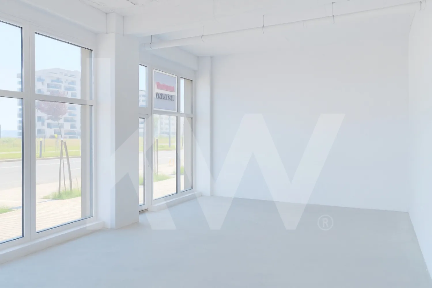 Spatiu comercial stradal 140mp B-dul Mihai Viteazu Dedeman D-na Stanca - Spatiu Comercial de Inchiriat – Bulevardul Mihai Viteazu, Sibiu, Selimbar
Ai nevoie de un spatiu comercial intr-o zona cu trafic intens si vizibilitate maxima? Iti prezentam un open space modern, situat pe Bulevardul Mihai Viteazu, langa Dedeman, zona Doamna Stanca – un punct strategic pentru orice tip de afacere.

Detalii principale:
Suprafata utila: 140 mp (suprafata construita: 160 mp)
Open space cu posibilitate de compartimentare.
Vitrina si front stradal:  – expunere excelenta.
Inaltime interioara: 3,20 m.
Parcare proprie: 4 locuri incluse.
Grup sanitar propriu si contorizare separata.
Acces fata si spate pentru marfa si clienti.
An constructie: 2024 – cladire moderna, structura pe beton.
Regim inaltime: P+10.
Avantaje:
Langa Dedeman, zona Doamna Stanca, intr-o zona cu trafic pietonal si auto intens.
Vizibilitate ridicata datorita vitrinei largi.
Potrivit pentru clinica, laborator, alimentatie publica, magazin, showroom sau birouri reprezentative.
Parter de bloc cu alte spatii comerciale deja functionale.


Contacteaza-ne acum pentru vizionare si rezerva-ti acest spatiu comercial premium inainte sa fie inchiriat.