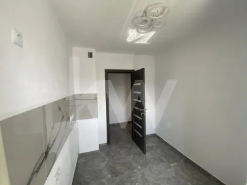 Apartament 2 camere renovat balcon 75500 € Ideal Locuinta - Investitie