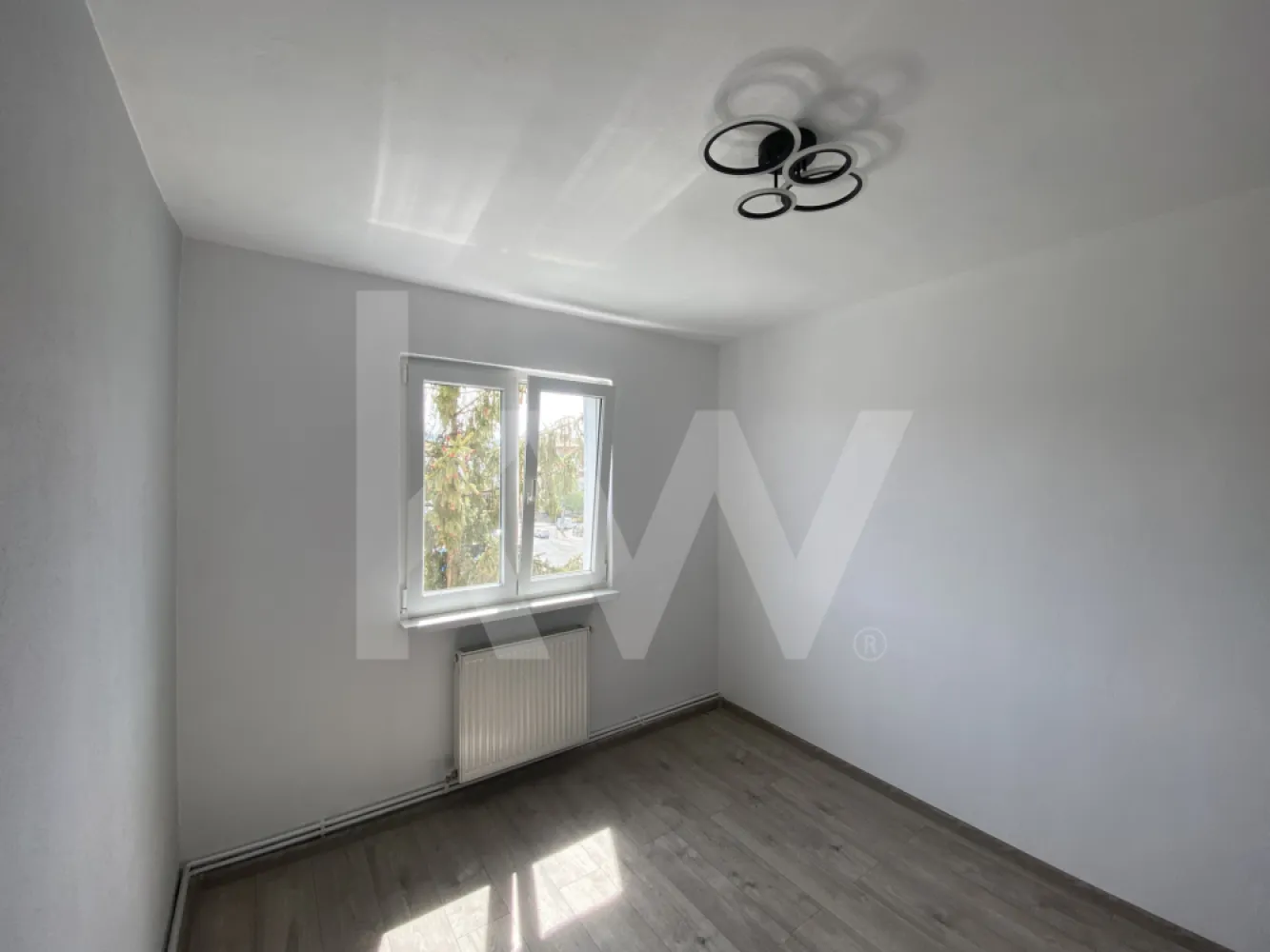 Apartament 2 camere renovat balcon 75500 € Ideal Locuinta - Investitie
