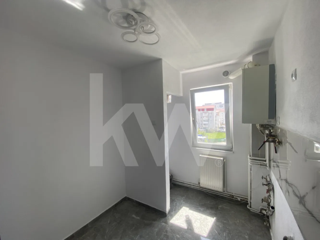 Apartament 2 camere renovat balcon 75500 € Ideal Locuinta - Investitie