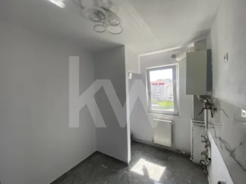 Apartament 2 camere renovat balcon 75500 € Ideal Locuinta - Investitie