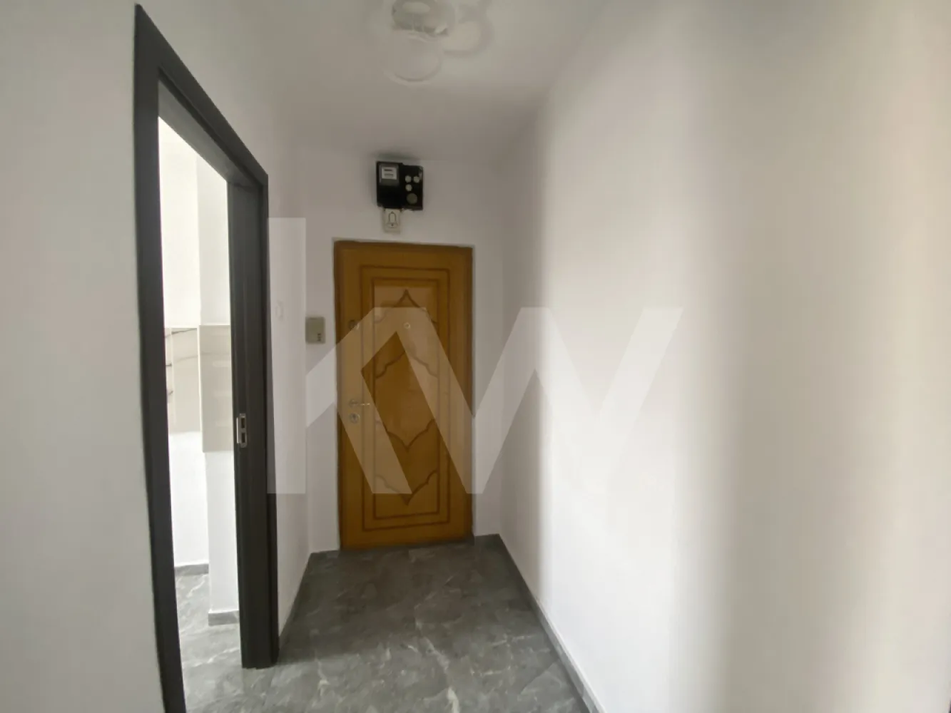 Apartament 2 camere renovat balcon 75500 € Ideal Locuinta - Investitie