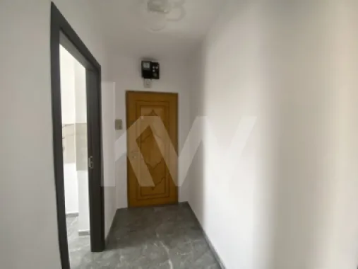 Apartament 2 camere renovat balcon 75500 € Ideal Locuinta - Investitie