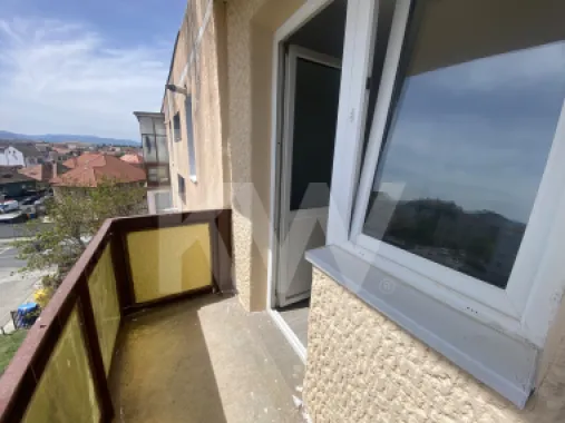 Apartament 2 camere renovat balcon 75500 € Ideal Locuinta - Investitie