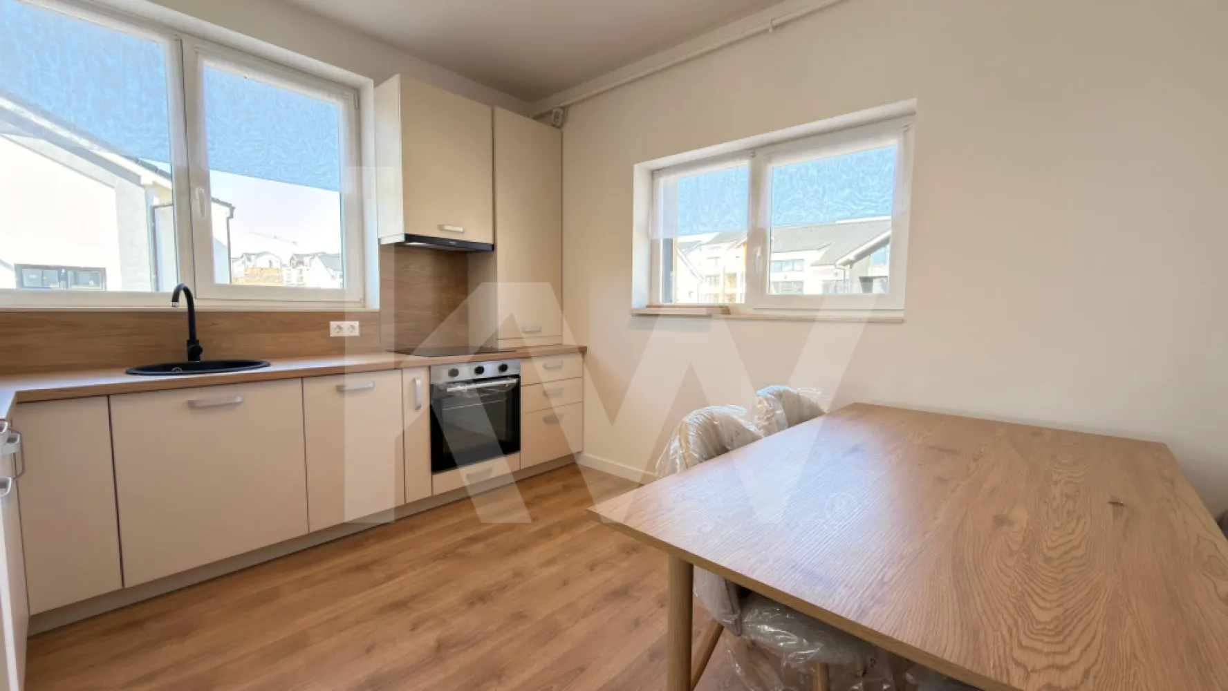 Apartamente de inchiriat cu 2 camere -  Apartamente de închiriat – Zona de Vest a Sibiului
Dacă îți dorești un apartament modern, într-o zonă liniștită și bine conectată a orașului, aceste locuințe pot fi alegerea potrivită.
Punem la dispoziție apartamente cu suprafețe cuprinse între 37 mp și 106 mp, potrivite atât pentru persoane singure, cât și pentru familii.
4 modele diferite de apartamente
Fiecare cu compartimentări bine gândite și spații confortabile.
 Etaje disponibile:
Parter
Etajul 1
Etajul 2
Dotări:
apartamente mobilate și utilate complet
bucătărie echipată
spații luminoase și funcționale
loc de parcare inclus
Prețuri începând de la 400 euro pe  lună, în funcție de suprafață și compartimentare.
Localizare: Zona de Vest a Sibiului – cu acces rapid către oraș, magazine și principalele puncte de interes.
Pentru detalii sau programarea unei vizionări: