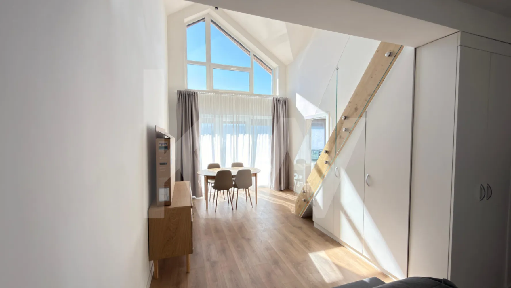Apartamente de inchiriat cu 2 camere -  Apartamente de închiriat – Zona de Vest a Sibiului
Dacă îți dorești un apartament modern, într-o zonă liniștită și bine conectată a orașului, aceste locuințe pot fi alegerea potrivită.
Punem la dispoziție apartamente cu suprafețe cuprinse între 37 mp și 106 mp, potrivite atât pentru persoane singure, cât și pentru familii.
4 modele diferite de apartamente
Fiecare cu compartimentări bine gândite și spații confortabile.
 Etaje disponibile:
Parter
Etajul 1
Etajul 2
Dotări:
apartamente mobilate și utilate complet
bucătărie echipată
spații luminoase și funcționale
loc de parcare inclus
Prețuri începând de la 400 euro pe  lună, în funcție de suprafață și compartimentare.
Localizare: Zona de Vest a Sibiului – cu acces rapid către oraș, magazine și principalele puncte de interes.
Pentru detalii sau programarea unei vizionări: