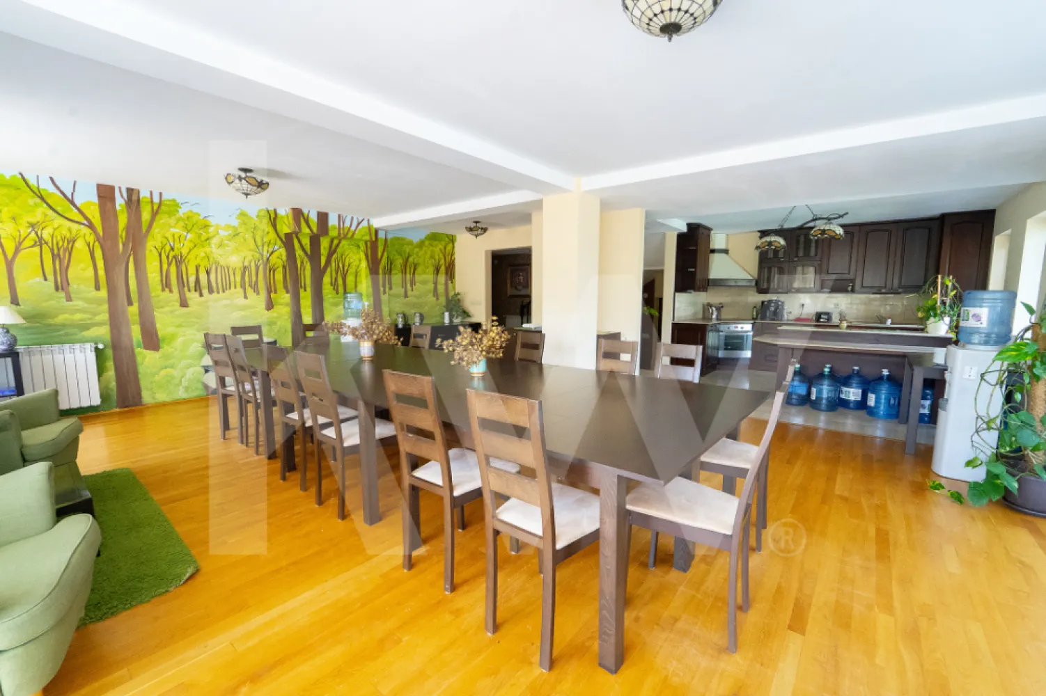 Vila exclusivista cu piscina si panorama de vis Cisnadioara - Vila Exclusivistă din Cisnădioara – Refugiul Tău de Vis în Inima Naturii!

Descoperă un colț de rai amplasat în mijlocul pădurilor transilvănene, într-una dintre cele mai căutate zone din județul Sibiu – Cisnădioara. Această proprietate unică redefinește luxul și confortul într-un cadru natural spectaculos, ideal pentru relaxare, retreat-uri sau investiții turistice de top.

 Detalii impresionante:
• Teren generos: 2.772 mp de libertate pură și peisaj de poveste
• Vila: 8 camere spațioase + 8 băi moderne, concepute pentru intimitate și confort
• Bucatarie la subsol, CT, spatii de depozitare.
• Piscină exterioară cu vedere spre munți și pădure
• Jacuzzi interior, perfect pentru zilele reci de iarnă
• Saună privată pentru clipe de răsfăț desăvârșit
• Crama tradițională – perfectă pentru seri cu vin și povești
• Zonă de grătar & terase largi pentru socializare în aer liber

Locație de vis:
Situată într-o zonă liniștită, dar extrem de bine conectată, vila oferă acces rapid către puncte de interes turistic, trasee montane, obiective istorice și gastronomia autentică specifică zonei Mărginimii Sibiului.

De la drumeții în peisaje spectaculoase, până la degustări de bucate locale și vinuri nobile, fiecare zi aici e o experiență care îți încântă simțurile.

Contactează-mă pentru detalii sau o vizionare!
Proprietăți ca aceasta sunt rare. Sufletul Transilvaniei, cu rafinamentul vremurilor moderne – gata să devină al tău.

Vila se poate achizitiona impreuna cu 4 casute si teren aferent de 2000 mp cu un pret suplimentar in valoare de 345.000 euro
https://kw.immoflux.ro/publicproperty/P10375
