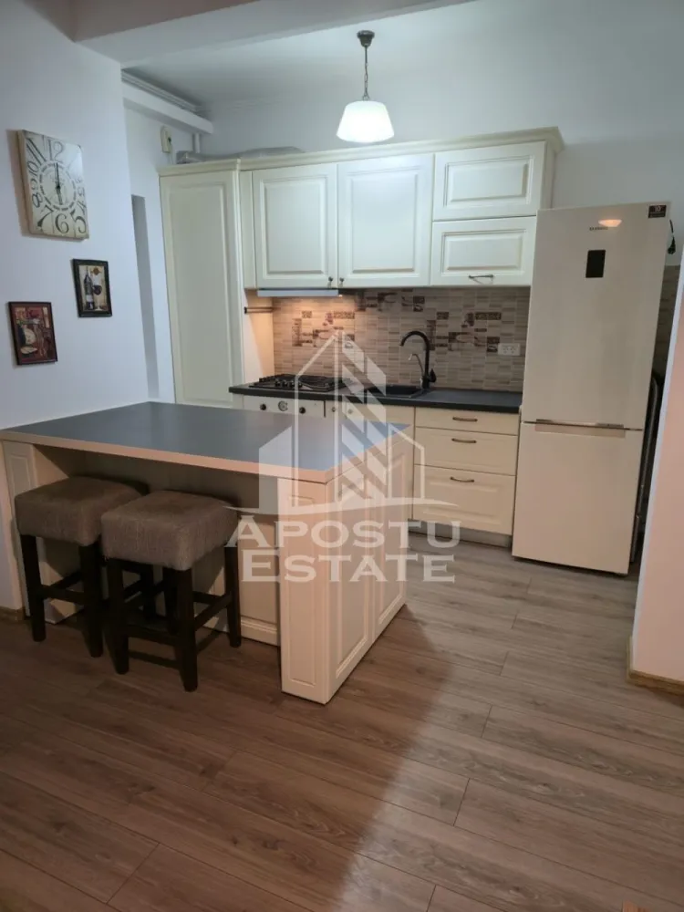 Apartament 2 camere, de închiriat, Pet Friendly, Dumbravita - Agentia imobiliara APOSTU ESTATE va propune spre inchiriere un apartament cu 2 camere, spatios si luminos, situat in zona Dumbravita, o zona linistita si bine pozitionata. potrivit pentru cupluri,familii, sau persoane care isi doresc o locuinta unde sa se simta confortabil.

 Suprafata utila: 47 mp
 Compartimentare eficienta:
 -Hol de acces generos
 -Bucatarie complet mobilata si utilata, cu loc de luat masa
 -Living luminos si spatios
 -Dormitor mobilat si utilat
 -Baie prevazuta cu cada
 
 Confort si facilitati:
 -Incalzirea apartamentului: centrala proprie 
 -Apartamentul este complet mobilat si utilat
 -Se accepta animale de companie de catre proprietar
-Loc de parcare inclus in pret 
 
 Localizare:
 -Timis,Dumbravita – acces facil spre magazine, supermarketul Kaufland , scoli, parcuri si mijloace de transport in comun.
 
 Ideal pentru:
 -Familii
 -Cupluri
 -Persoane singure 
 
 Pret chirie lunara: 410Euro 
 Programeaza o vizionare pentru a-ti putea imagina viitorul aici!